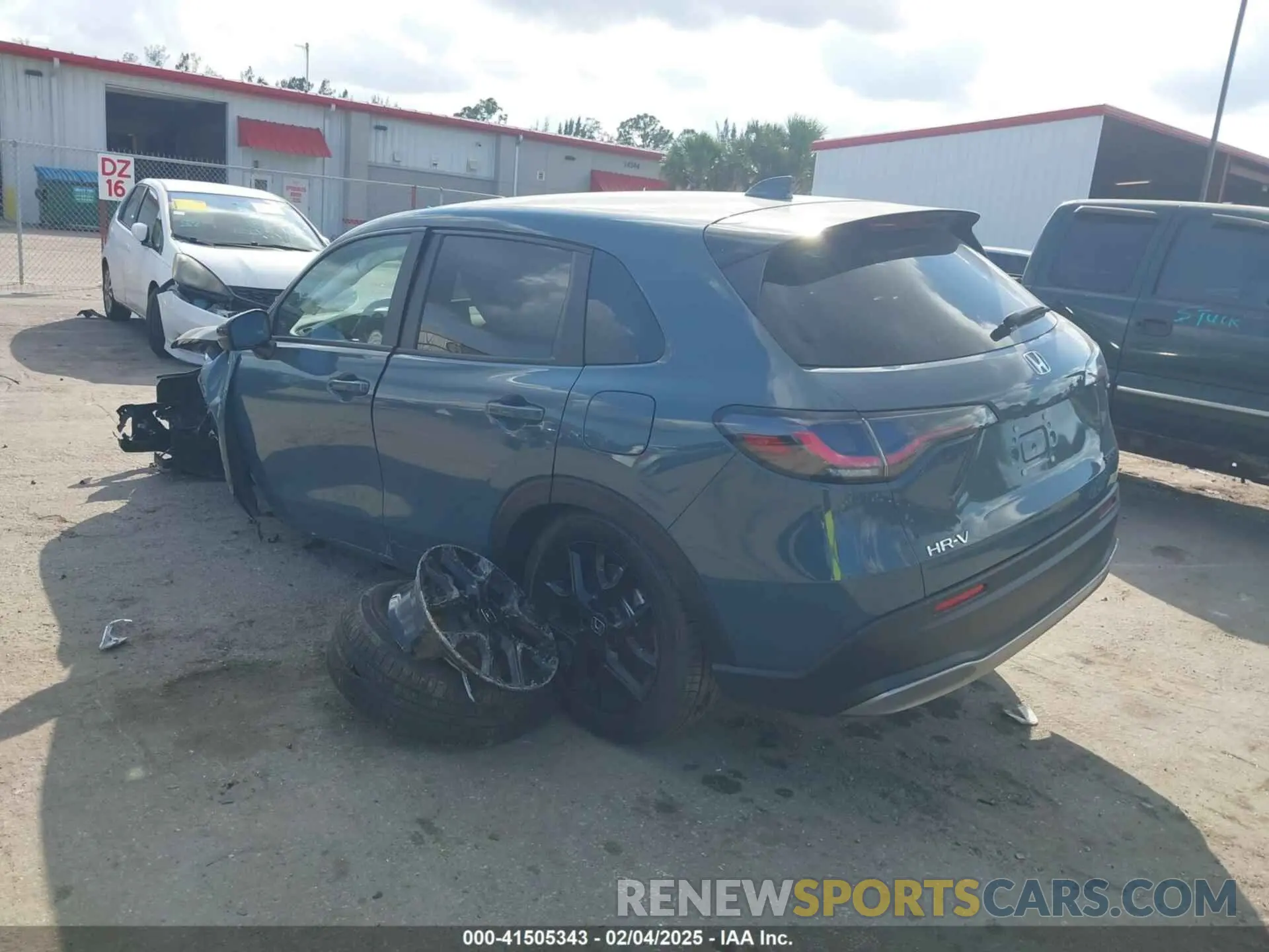 3 Photograph of a damaged car 3CZRZ1H50SM736028 HONDA HR-V 2025