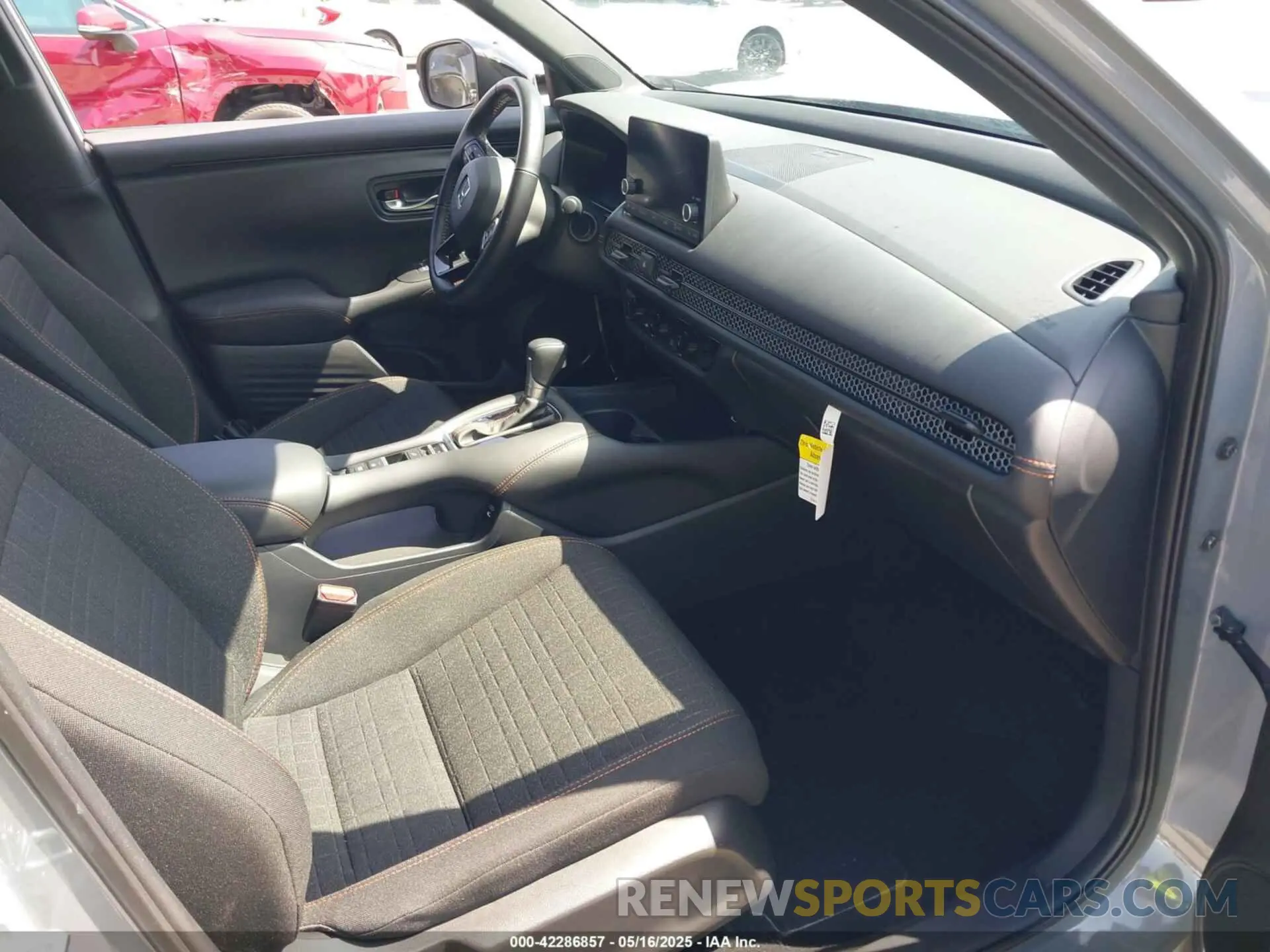 5 Photograph of a damaged car 3CZRZ1H50SM740225 HONDA HR-V 2025