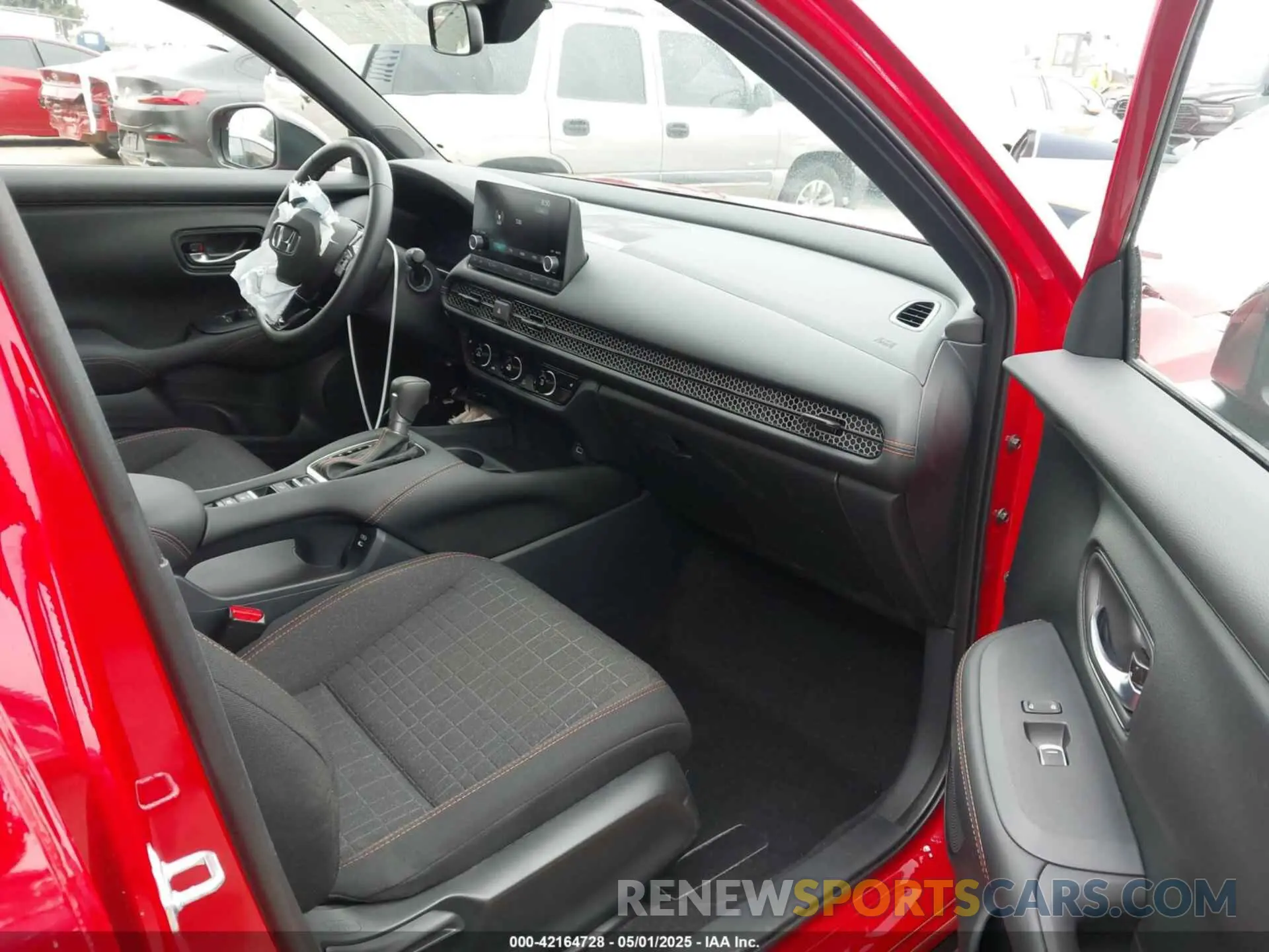 5 Photograph of a damaged car 3CZRZ1H51SM728956 HONDA HR-V 2025