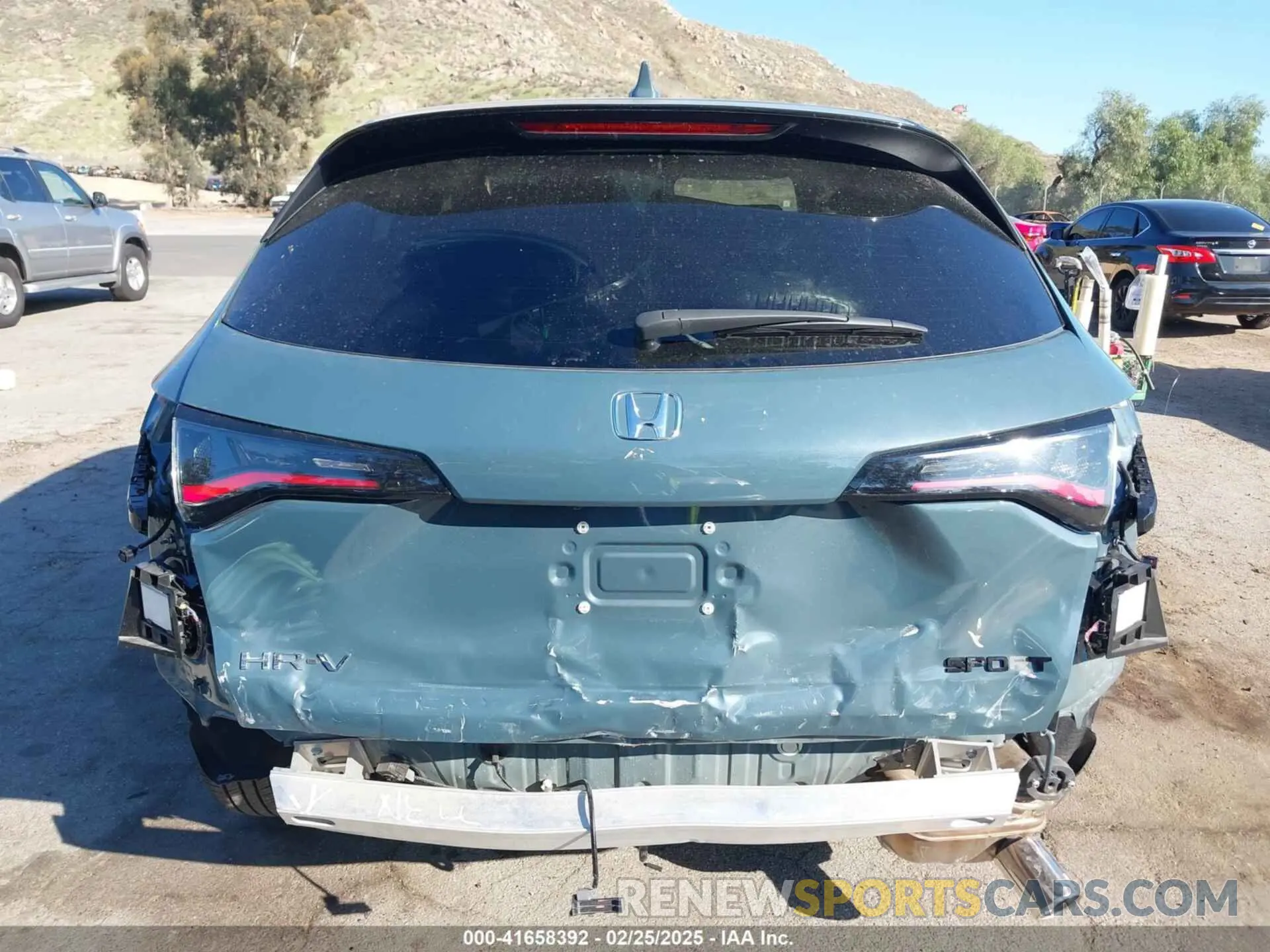17 Photograph of a damaged car 3CZRZ1H52SM705279 HONDA HR-V 2025
