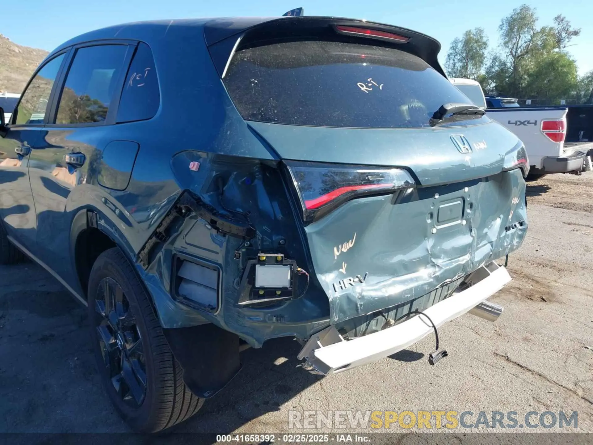 18 Photograph of a damaged car 3CZRZ1H52SM705279 HONDA HR-V 2025