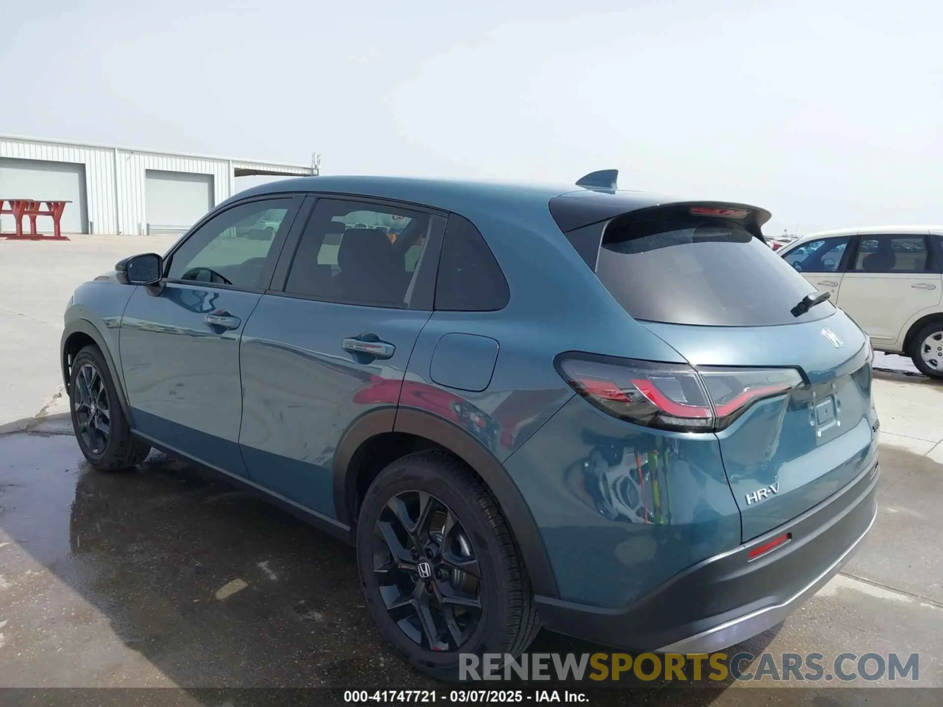 3 Photograph of a damaged car 3CZRZ1H52SM723460 HONDA HR-V 2025