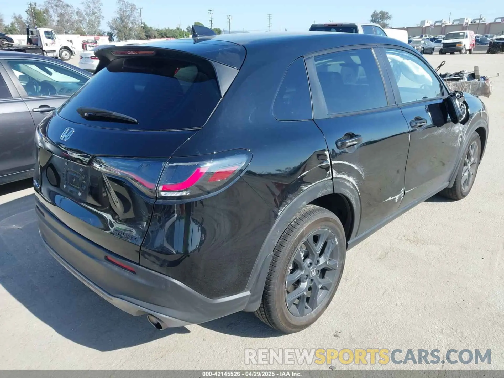 4 Photograph of a damaged car 3CZRZ1H53SM740820 HONDA HR-V 2025