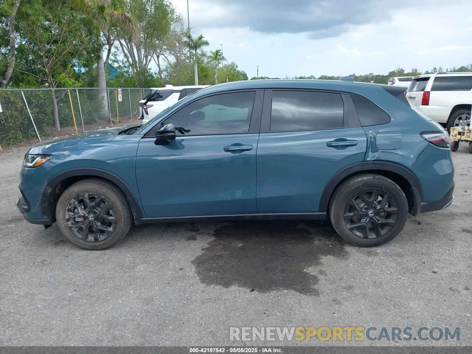14 Photograph of a damaged car 3CZRZ1H56SM728967 HONDA HR-V 2025