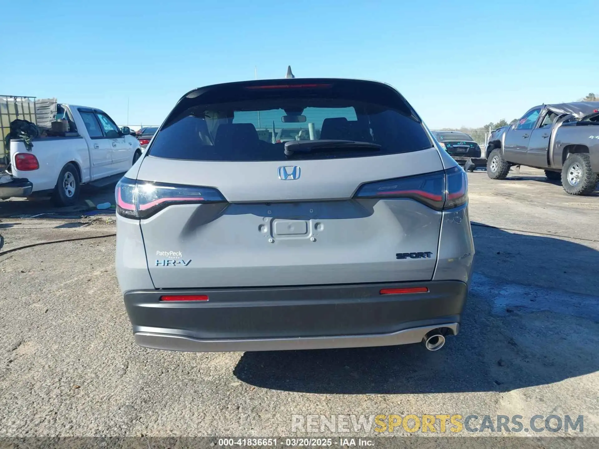 14 Photograph of a damaged car 3CZRZ1H5XSM731032 HONDA HR-V 2025
