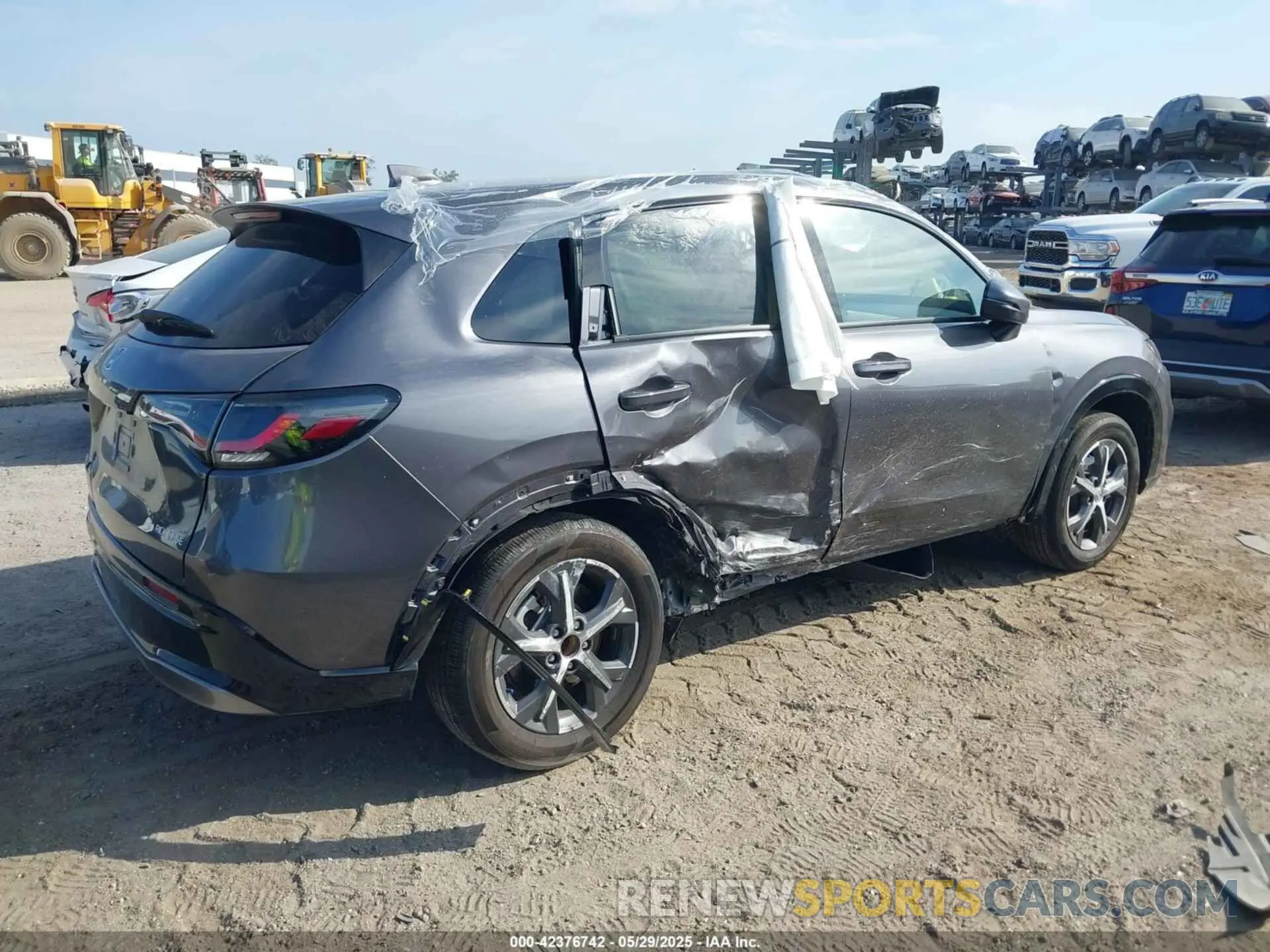 4 Photograph of a damaged car 3CZRZ1H71SM719384 HONDA HR-V 2025