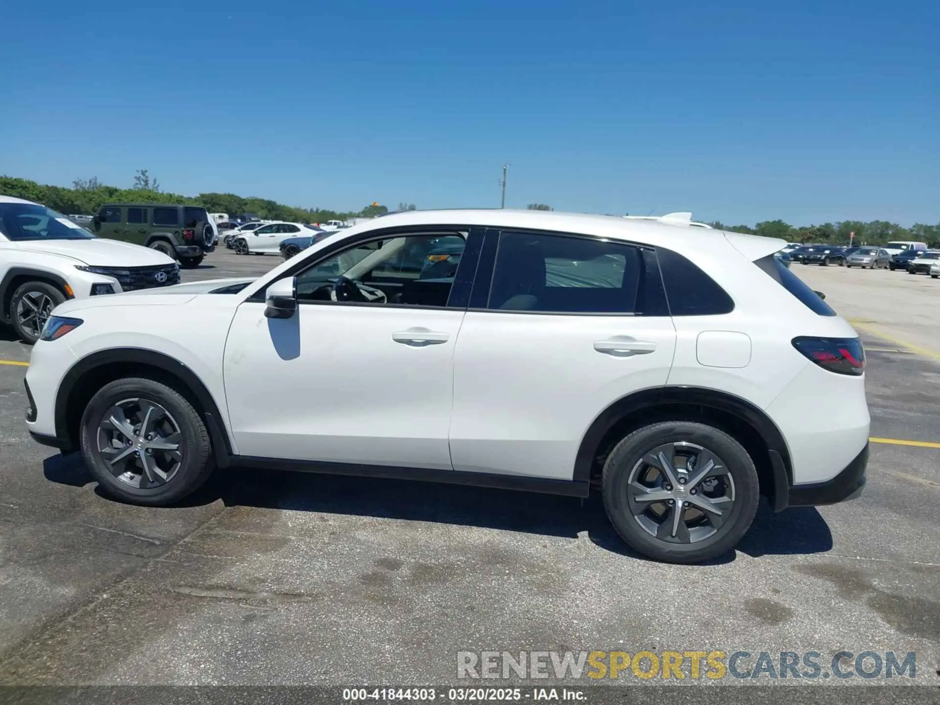 14 Photograph of a damaged car 3CZRZ1H71SM744625 HONDA HR-V 2025