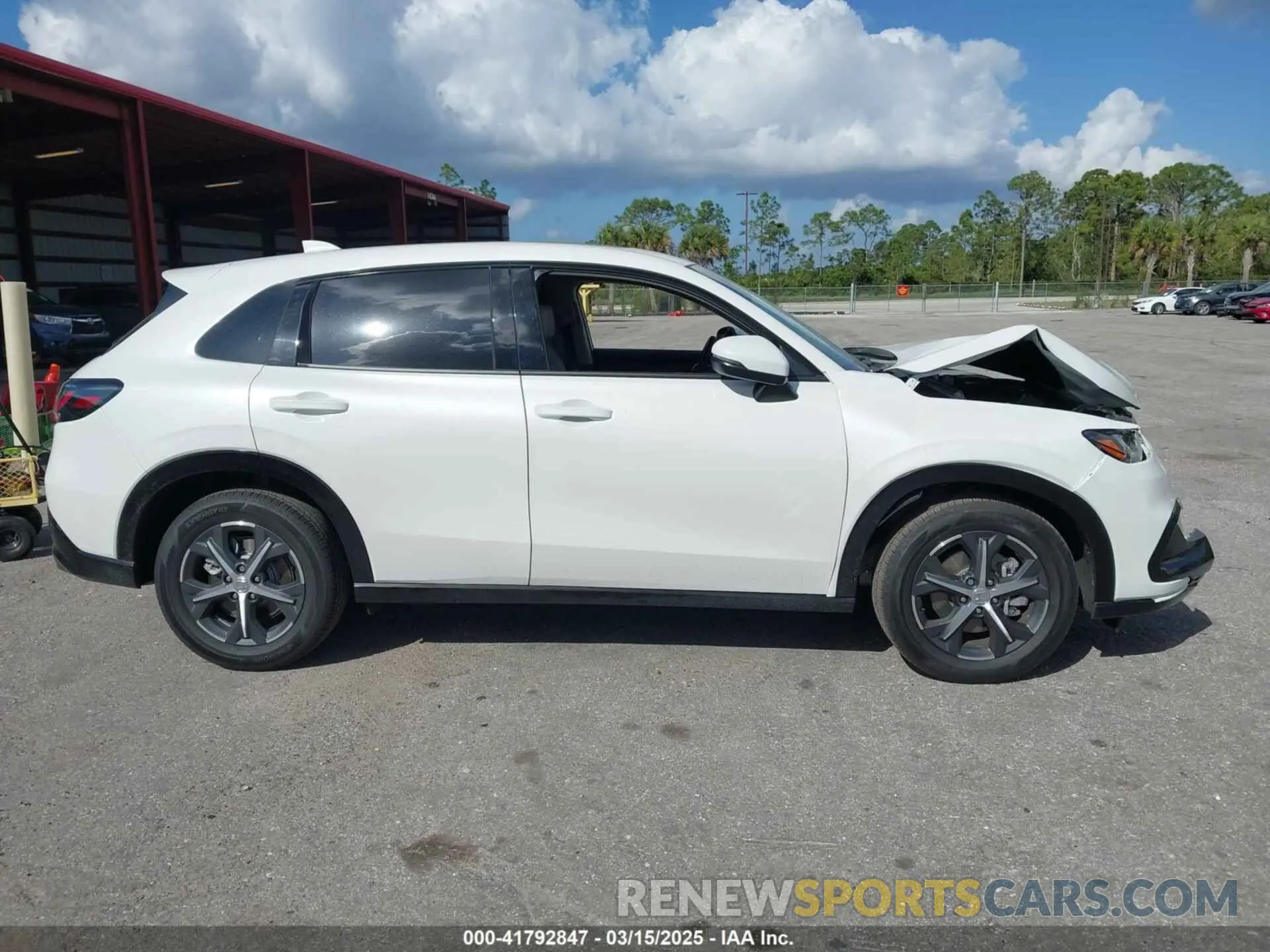 14 Photograph of a damaged car 3CZRZ1H72SM730037 HONDA HR-V 2025