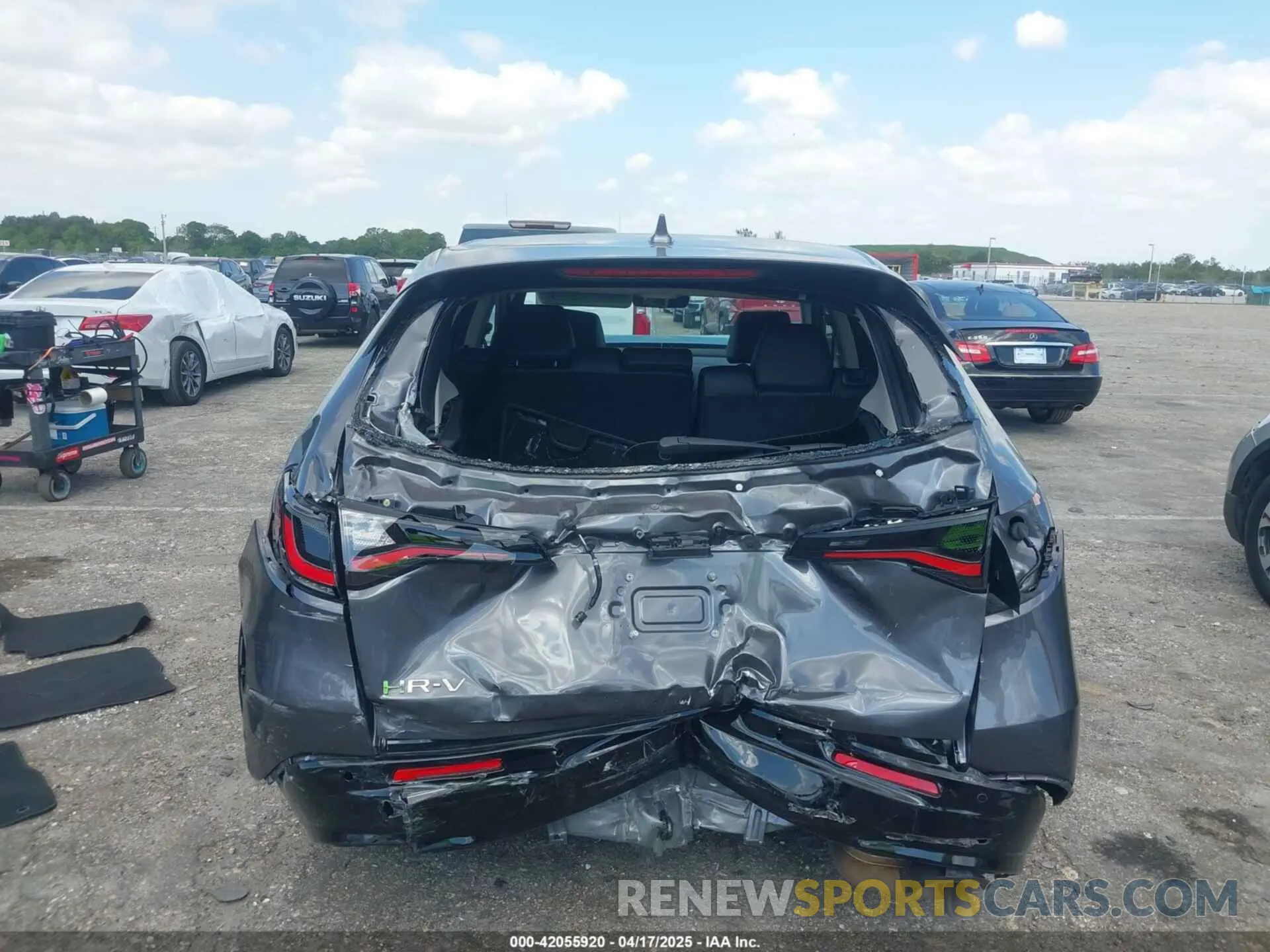 17 Photograph of a damaged car 3CZRZ1H72SM733956 HONDA HR-V 2025