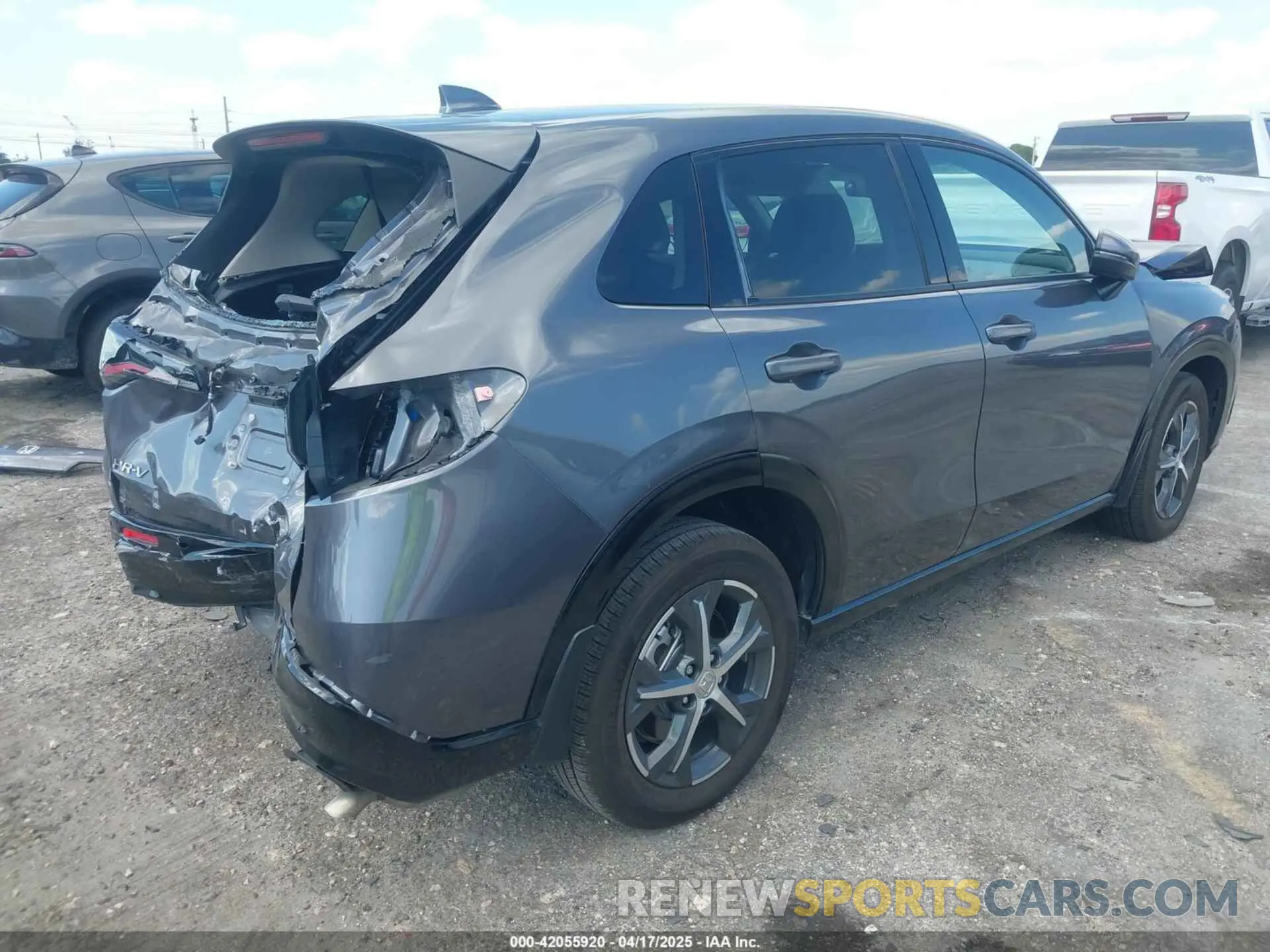 4 Photograph of a damaged car 3CZRZ1H72SM733956 HONDA HR-V 2025