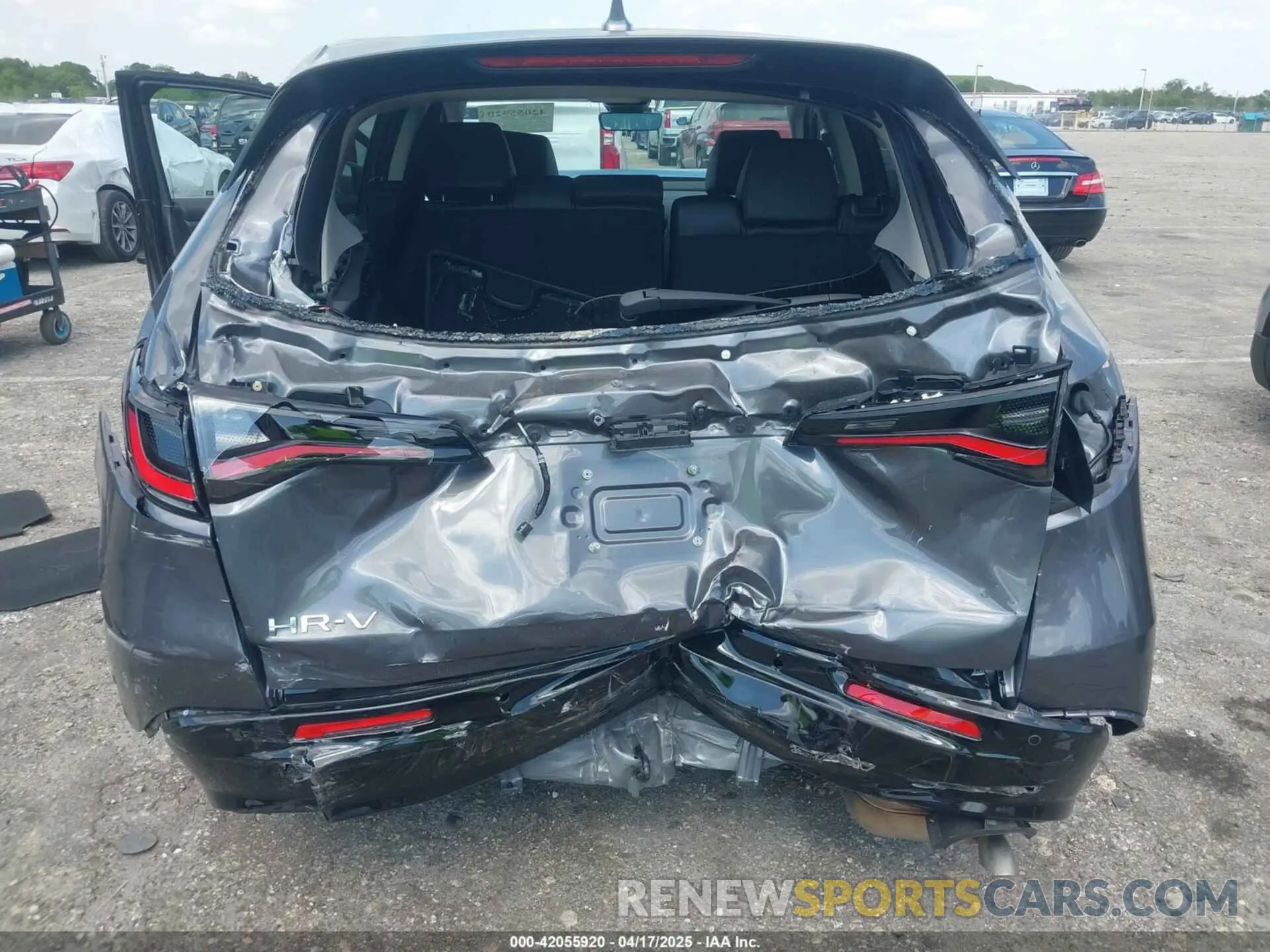 6 Photograph of a damaged car 3CZRZ1H72SM733956 HONDA HR-V 2025