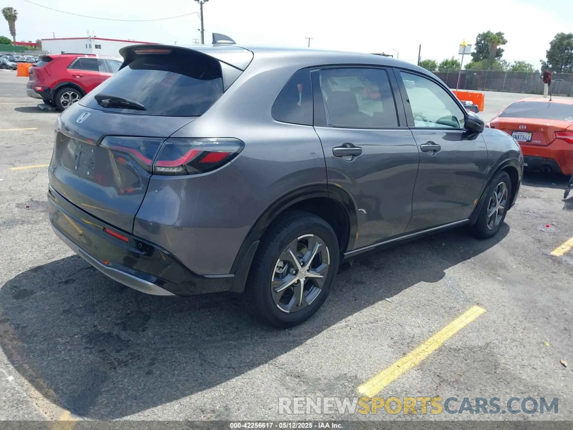 4 Photograph of a damaged car 3CZRZ1H72SM742480 HONDA HR-V 2025
