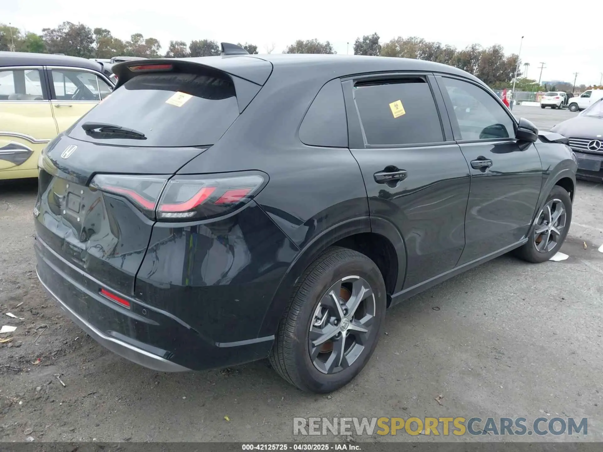4 Photograph of a damaged car 3CZRZ1H74SM714258 HONDA HR-V 2025