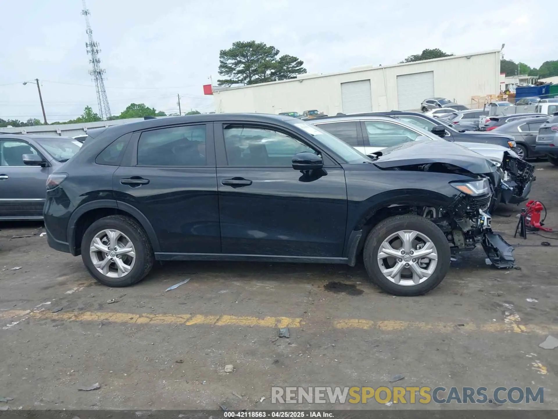 13 Photograph of a damaged car 3CZRZ2H30SM703633 HONDA HR-V 2025