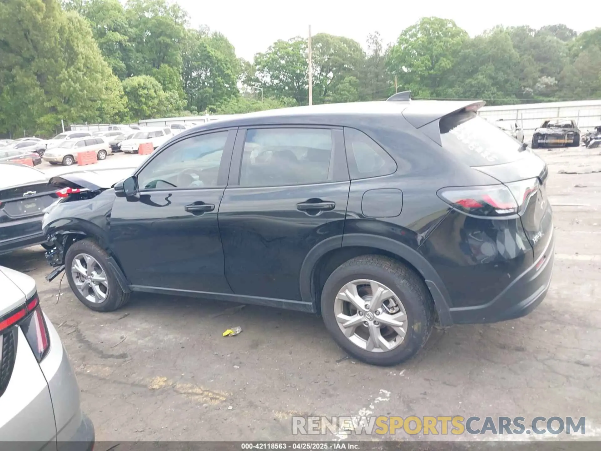 14 Photograph of a damaged car 3CZRZ2H30SM703633 HONDA HR-V 2025