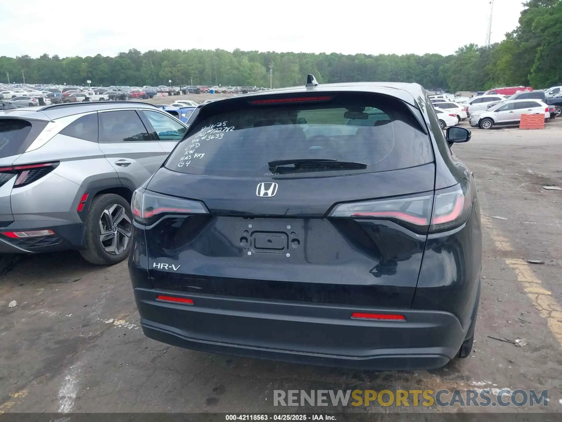 16 Photograph of a damaged car 3CZRZ2H30SM703633 HONDA HR-V 2025