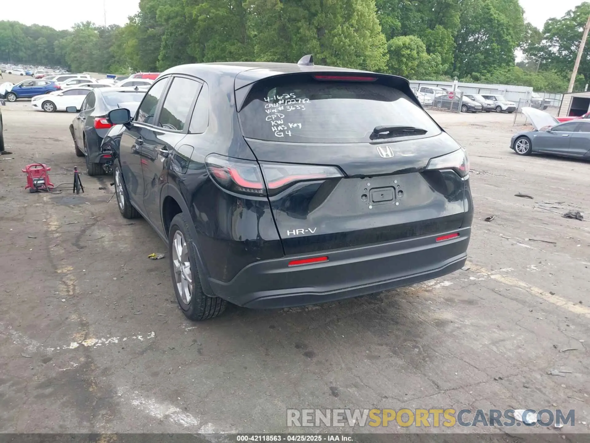 3 Photograph of a damaged car 3CZRZ2H30SM703633 HONDA HR-V 2025