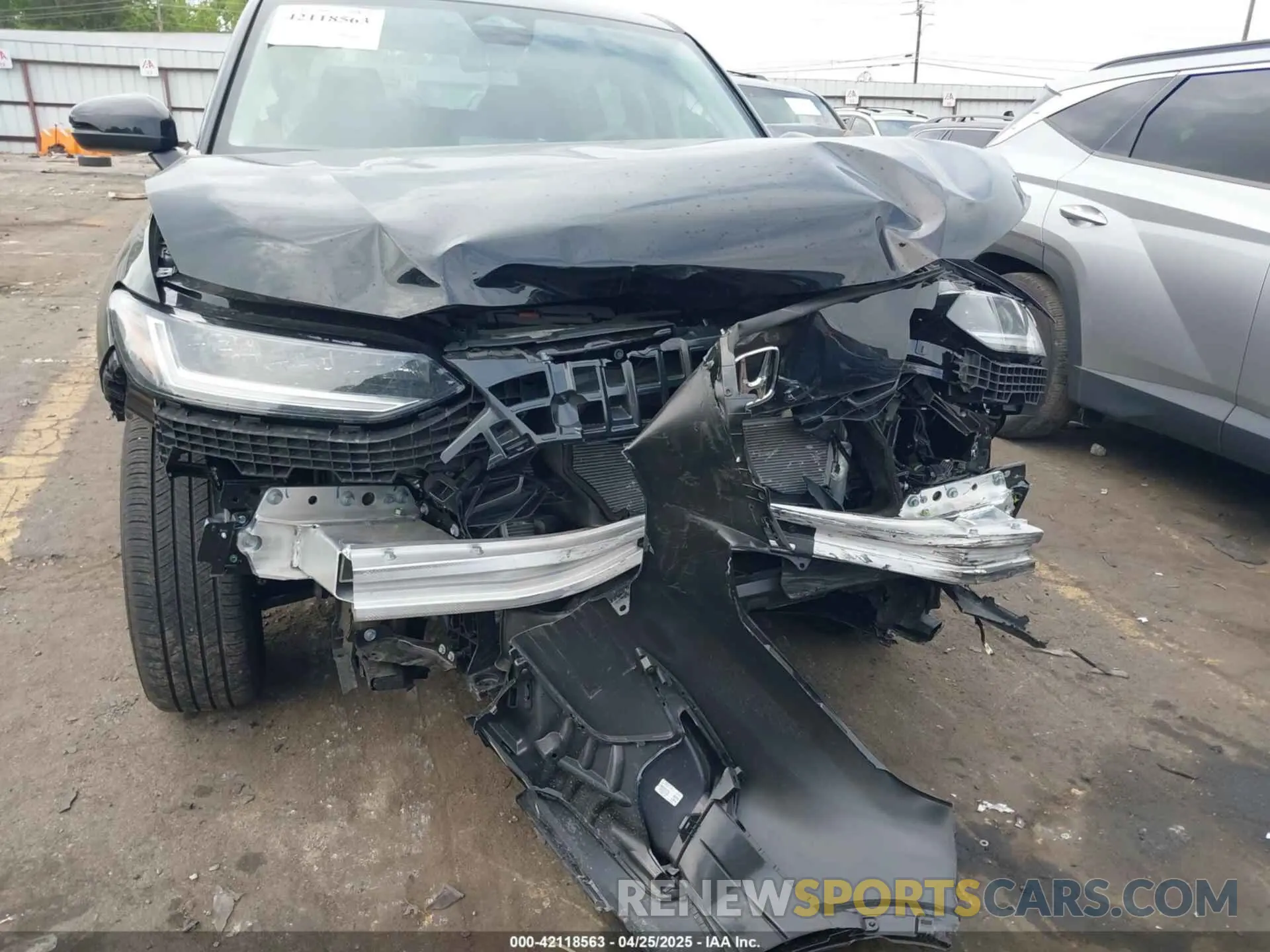 6 Photograph of a damaged car 3CZRZ2H30SM703633 HONDA HR-V 2025