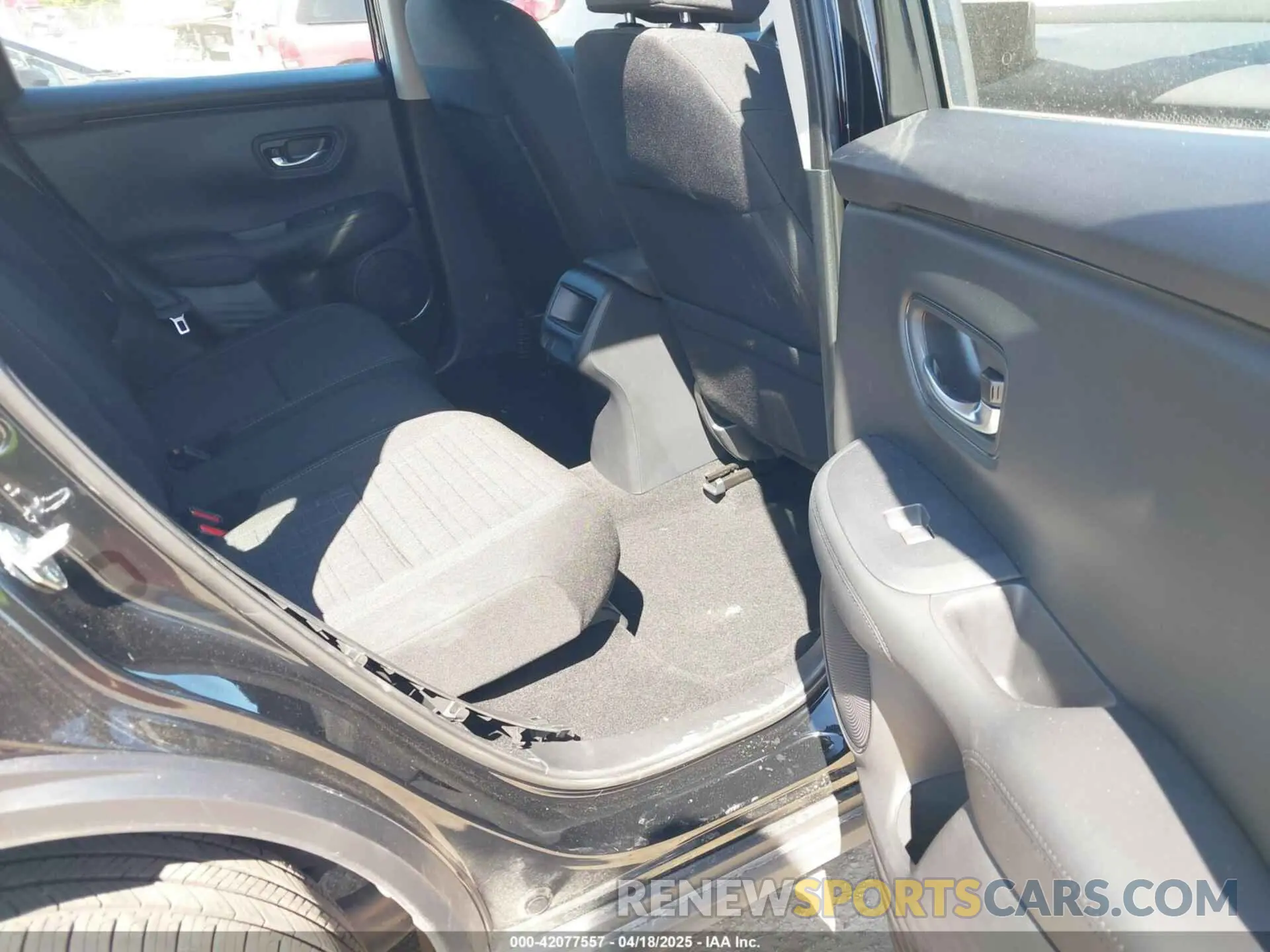 8 Photograph of a damaged car 3CZRZ2H31SM722630 HONDA HR-V 2025