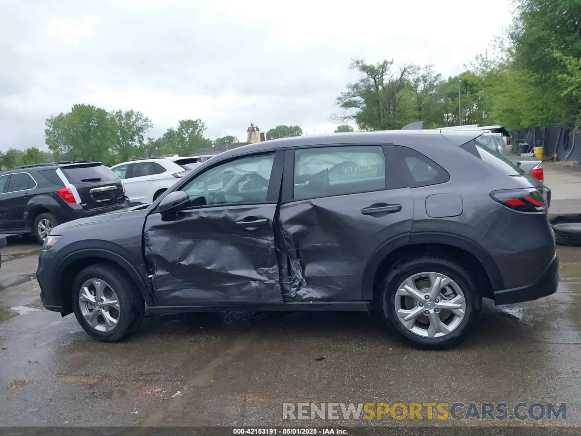 14 Photograph of a damaged car 3CZRZ2H31SM742182 HONDA HR-V 2025