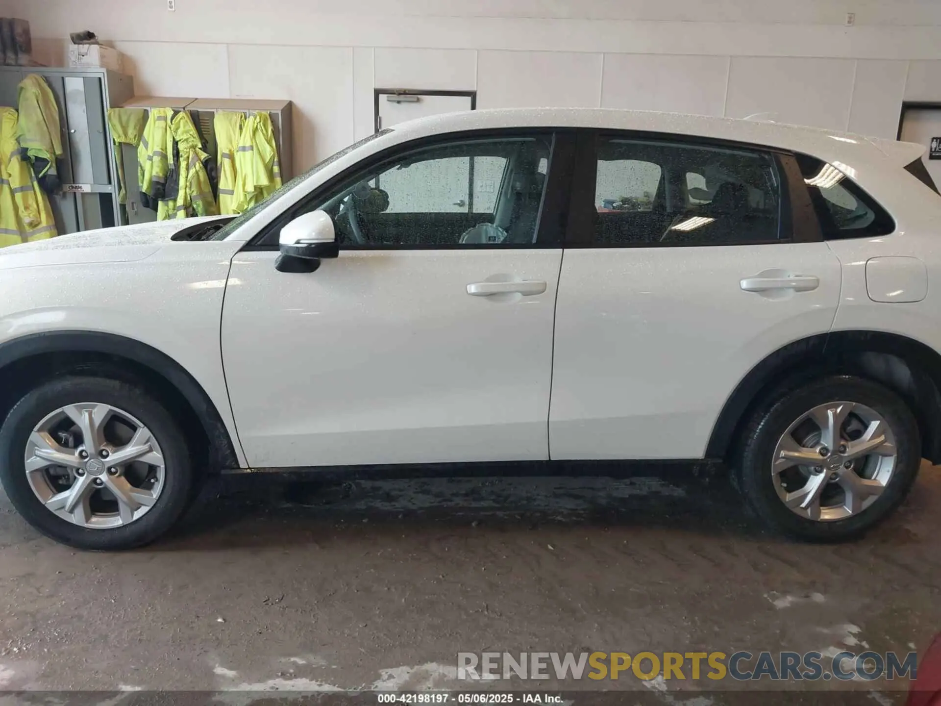 14 Photograph of a damaged car 3CZRZ2H32SM713385 HONDA HR-V 2025