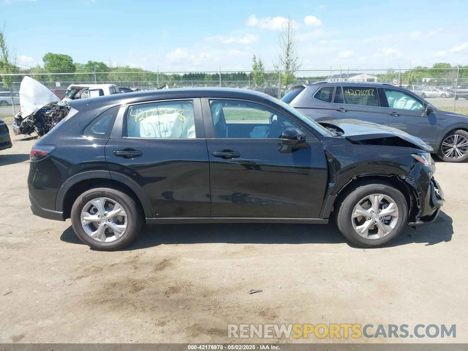 14 Photograph of a damaged car 3CZRZ2H32SM770069 HONDA HR-V 2025