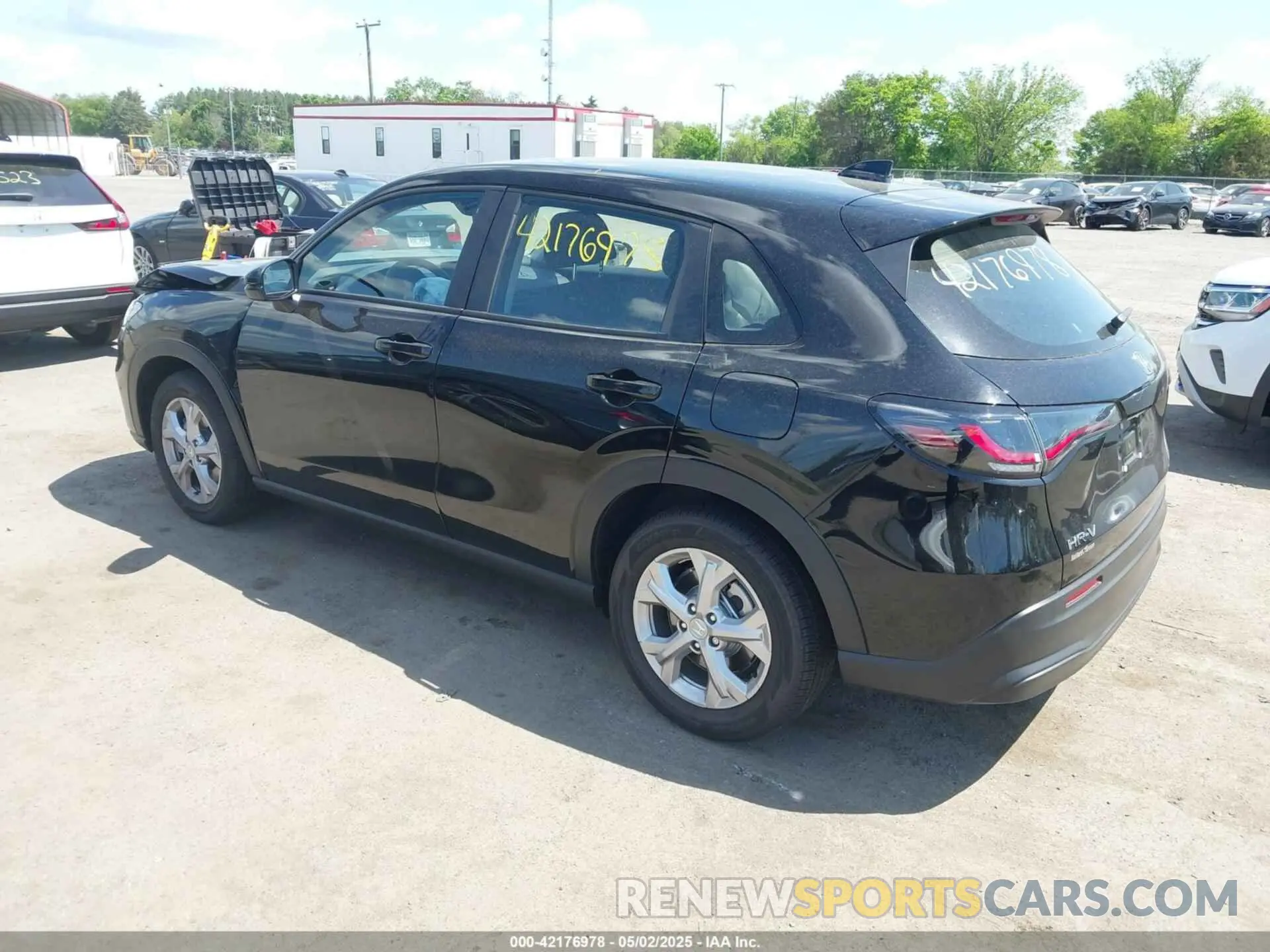 3 Photograph of a damaged car 3CZRZ2H32SM770069 HONDA HR-V 2025