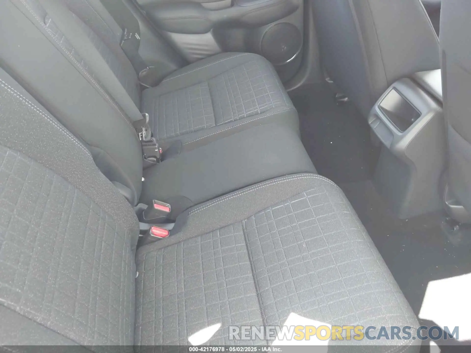 8 Photograph of a damaged car 3CZRZ2H32SM770069 HONDA HR-V 2025