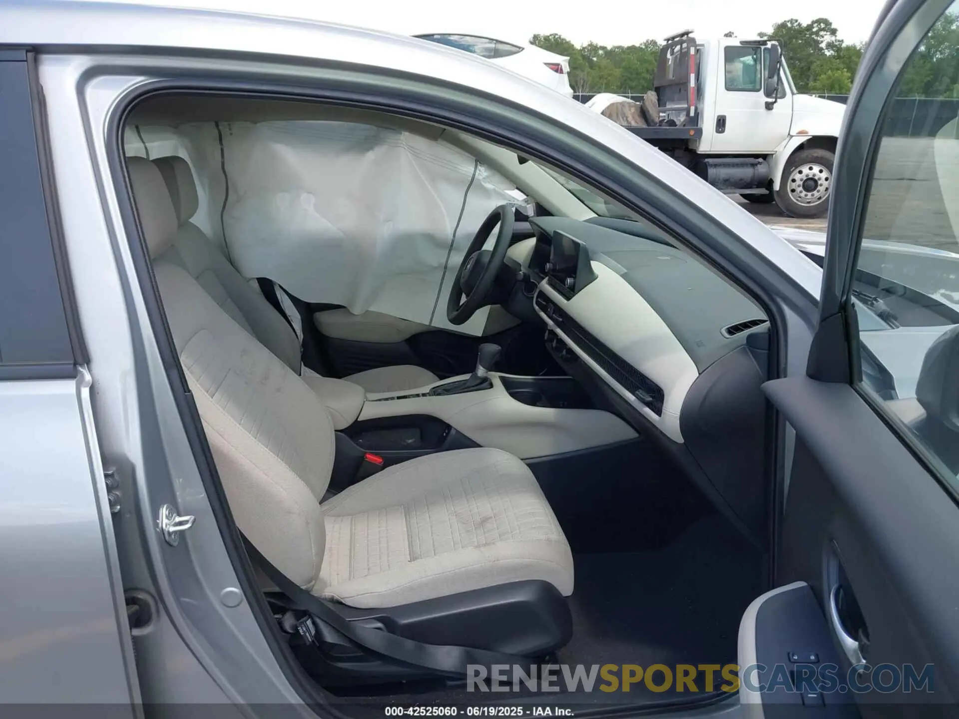 5 Photograph of a damaged car 3CZRZ2H34SM706406 HONDA HR-V 2025