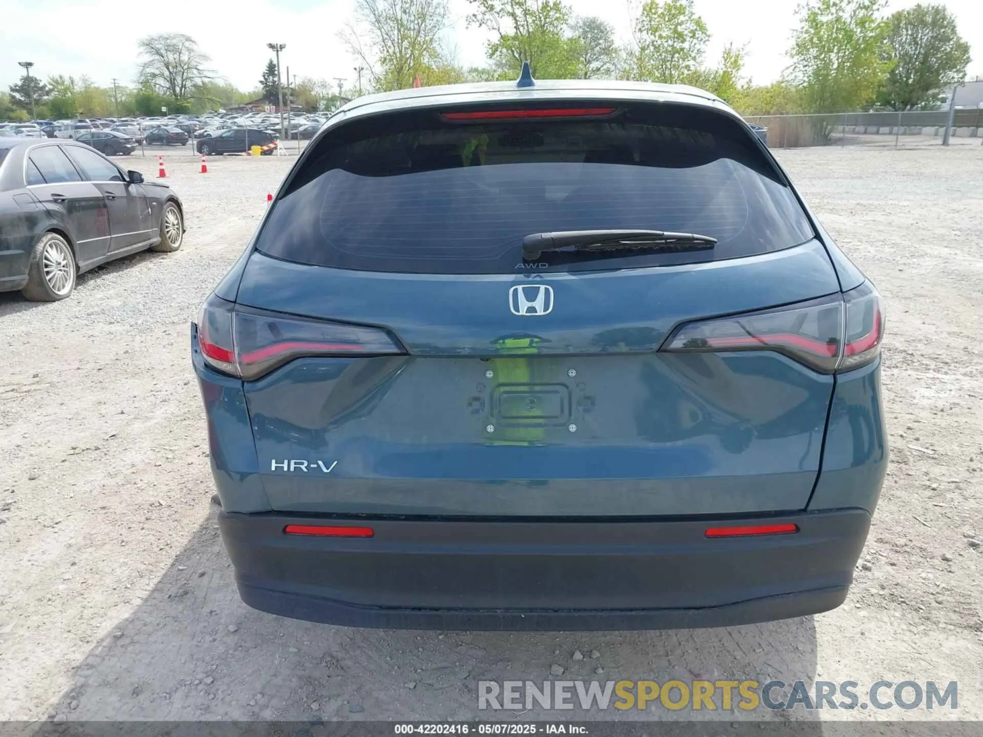 16 Photograph of a damaged car 3CZRZ2H36SM734174 HONDA HR-V 2025