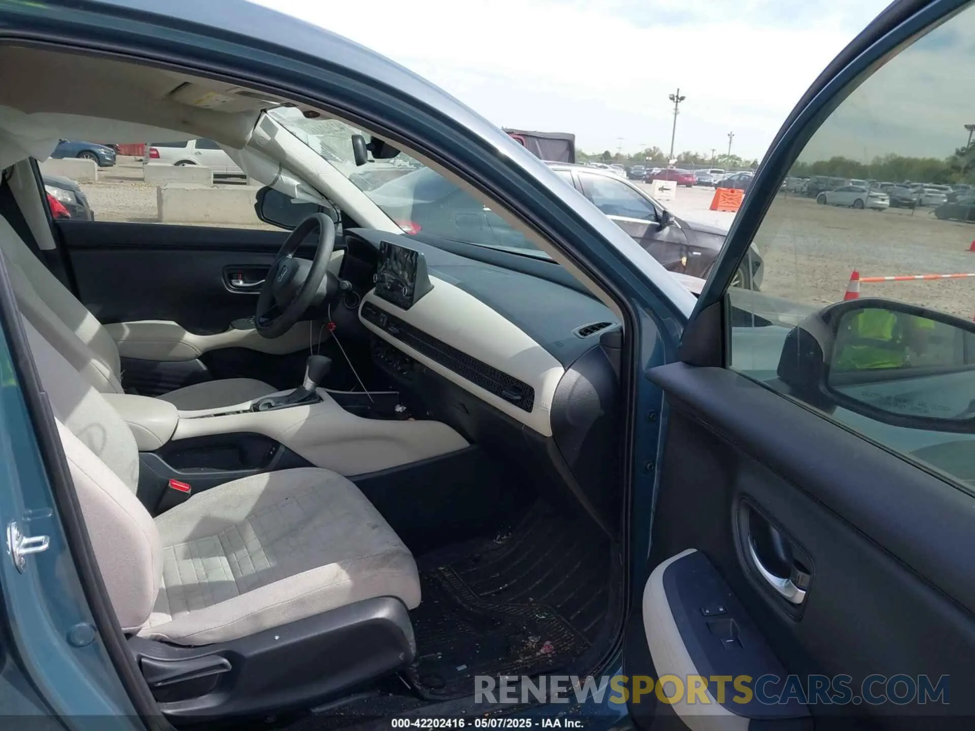 5 Photograph of a damaged car 3CZRZ2H36SM734174 HONDA HR-V 2025