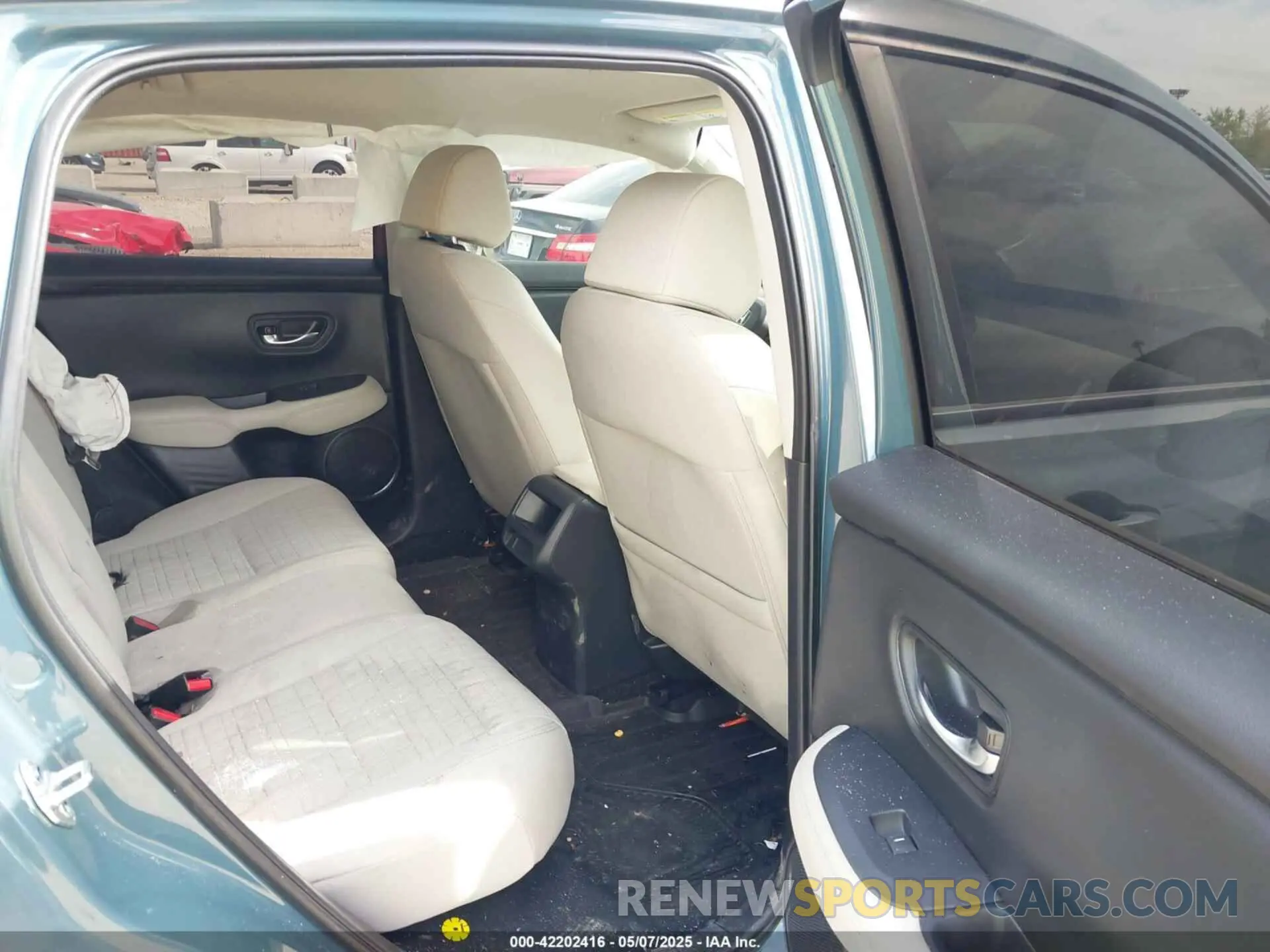 8 Photograph of a damaged car 3CZRZ2H36SM734174 HONDA HR-V 2025