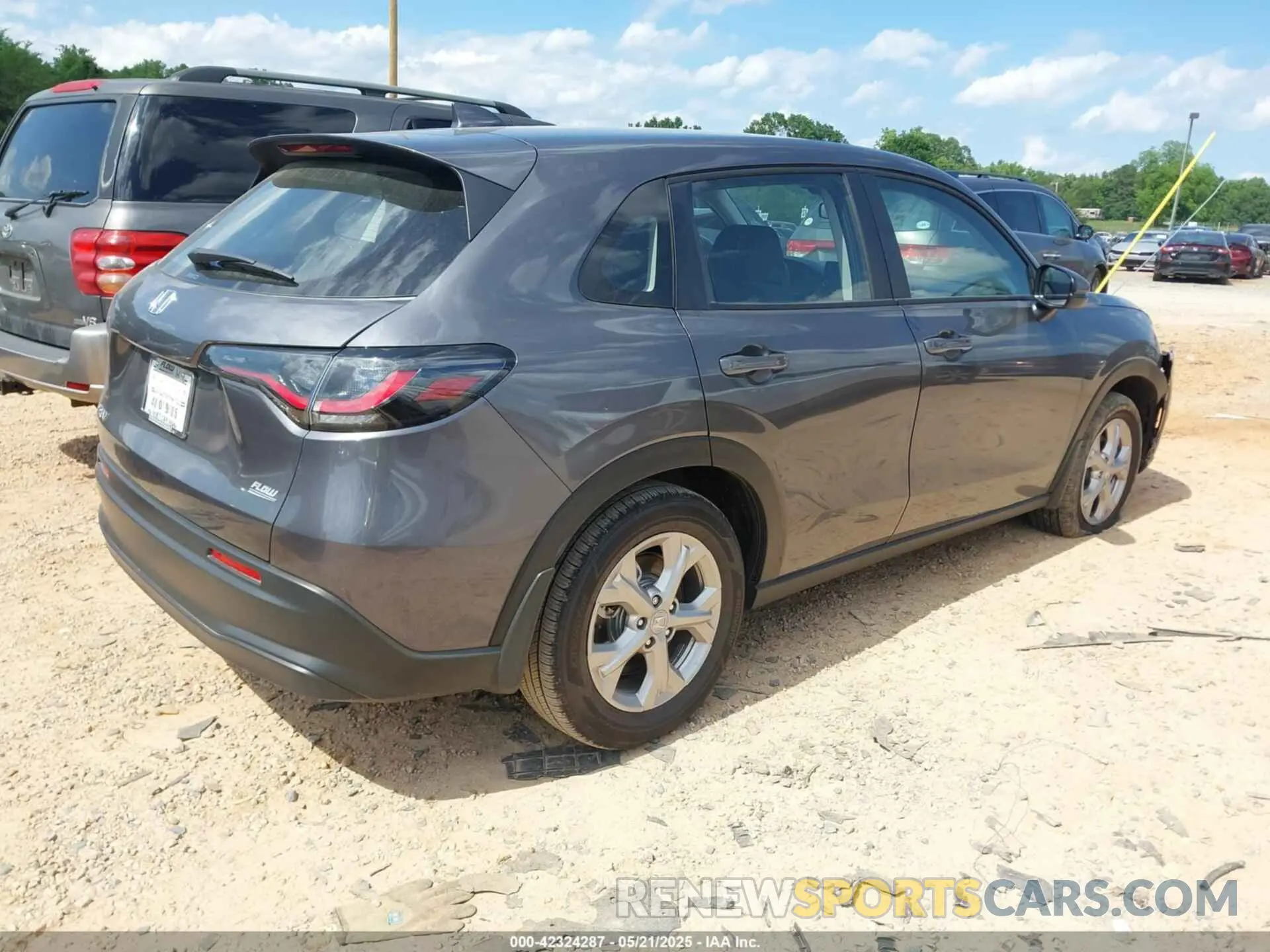 4 Photograph of a damaged car 3CZRZ2H37SM759956 HONDA HR-V 2025