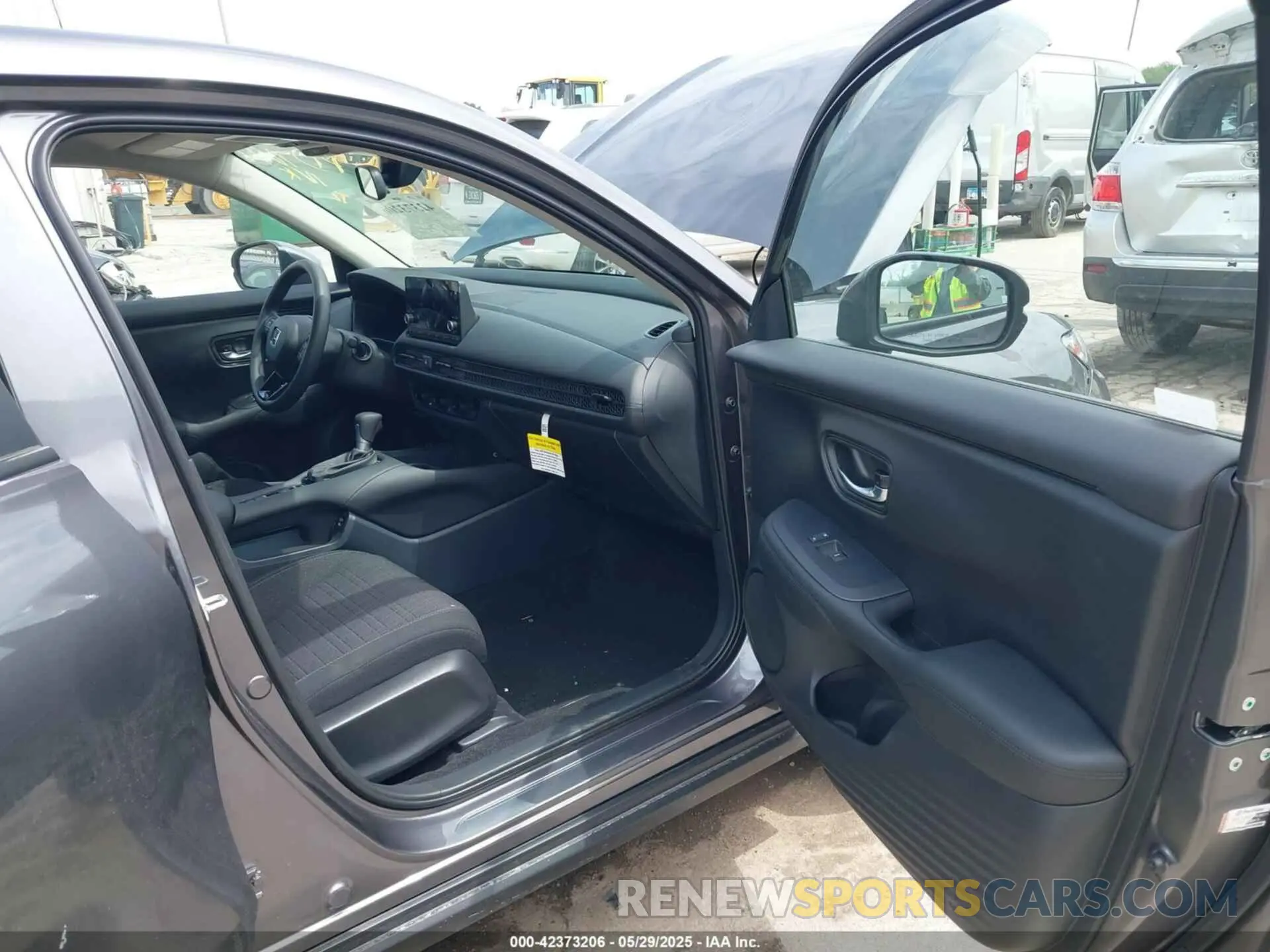 5 Photograph of a damaged car 3CZRZ2H3XSM774242 HONDA HR-V 2025