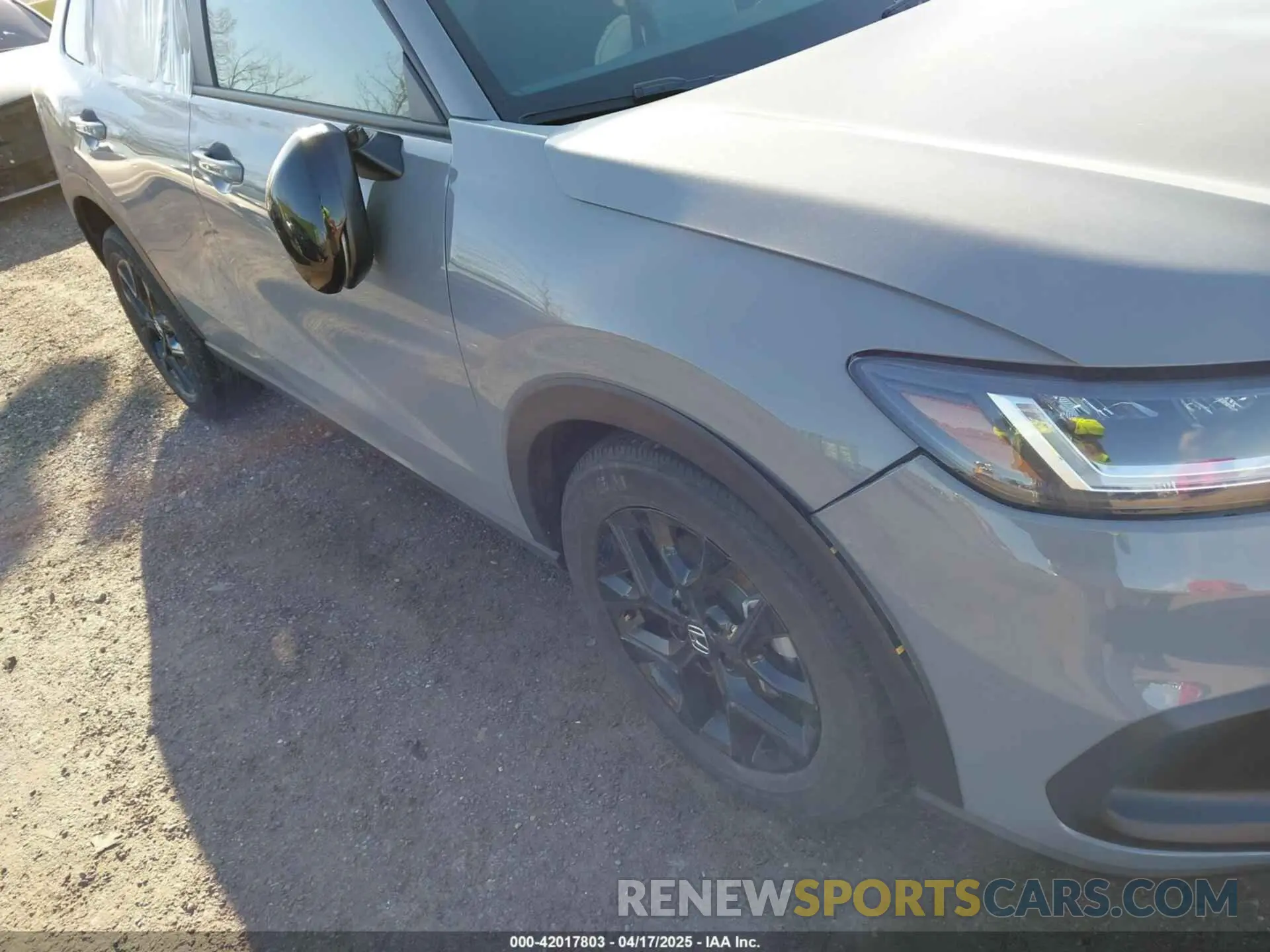 18 Photograph of a damaged car 3CZRZ2H51SM733337 HONDA HR-V 2025