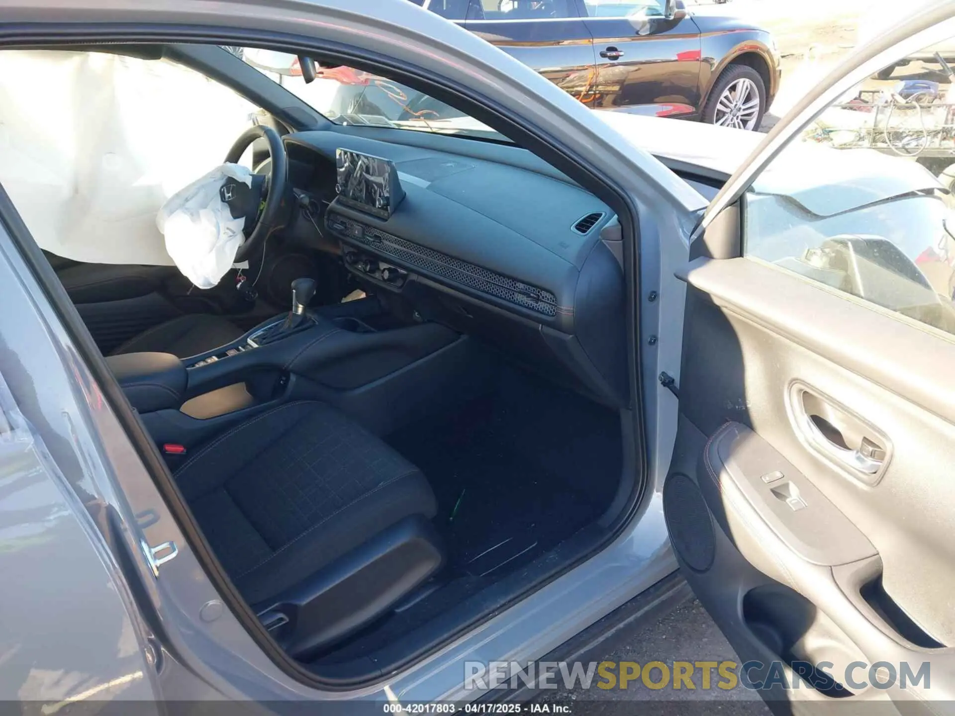 5 Photograph of a damaged car 3CZRZ2H51SM733337 HONDA HR-V 2025