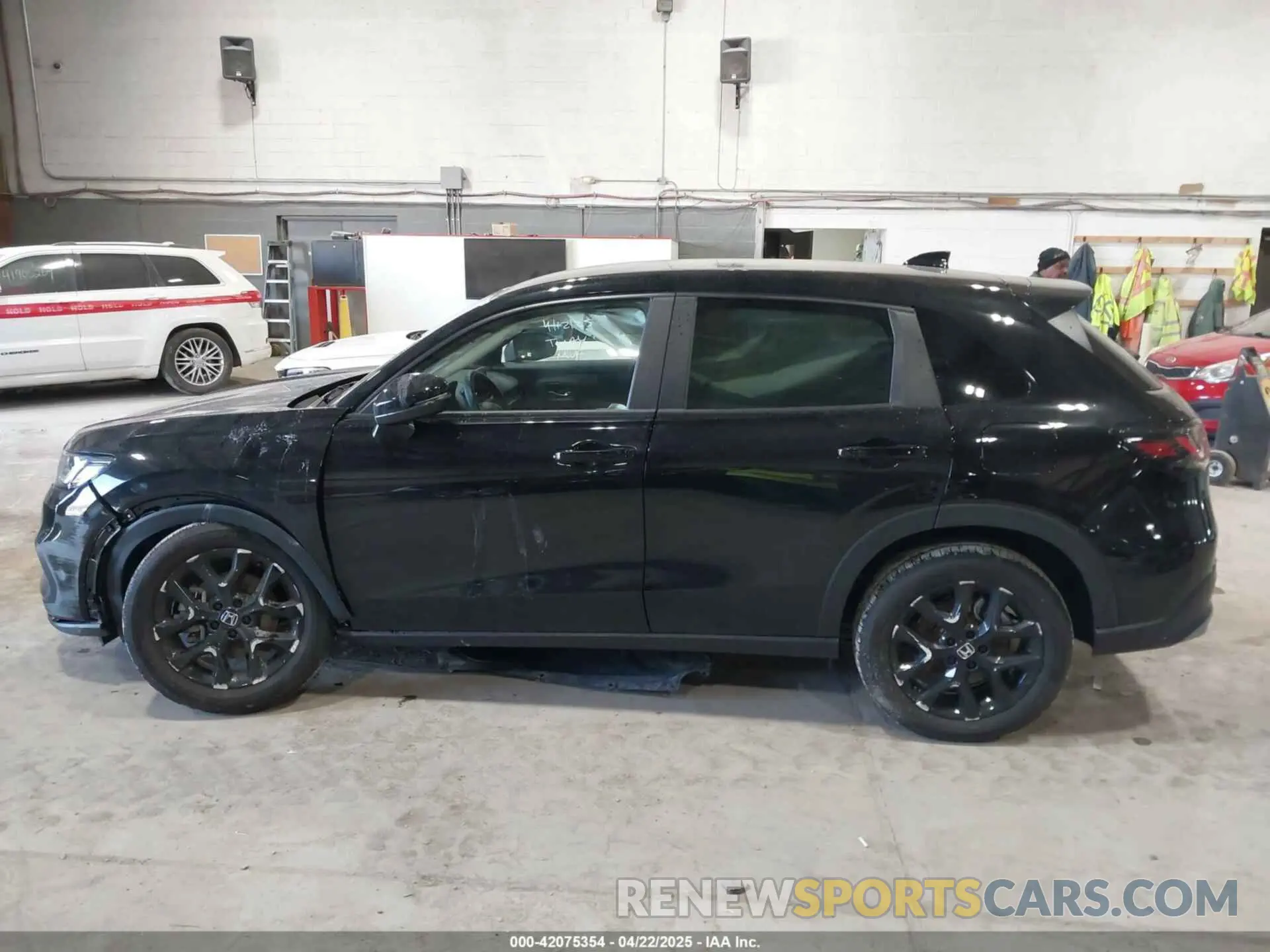 14 Photograph of a damaged car 3CZRZ2H53SM749720 HONDA HR-V 2025