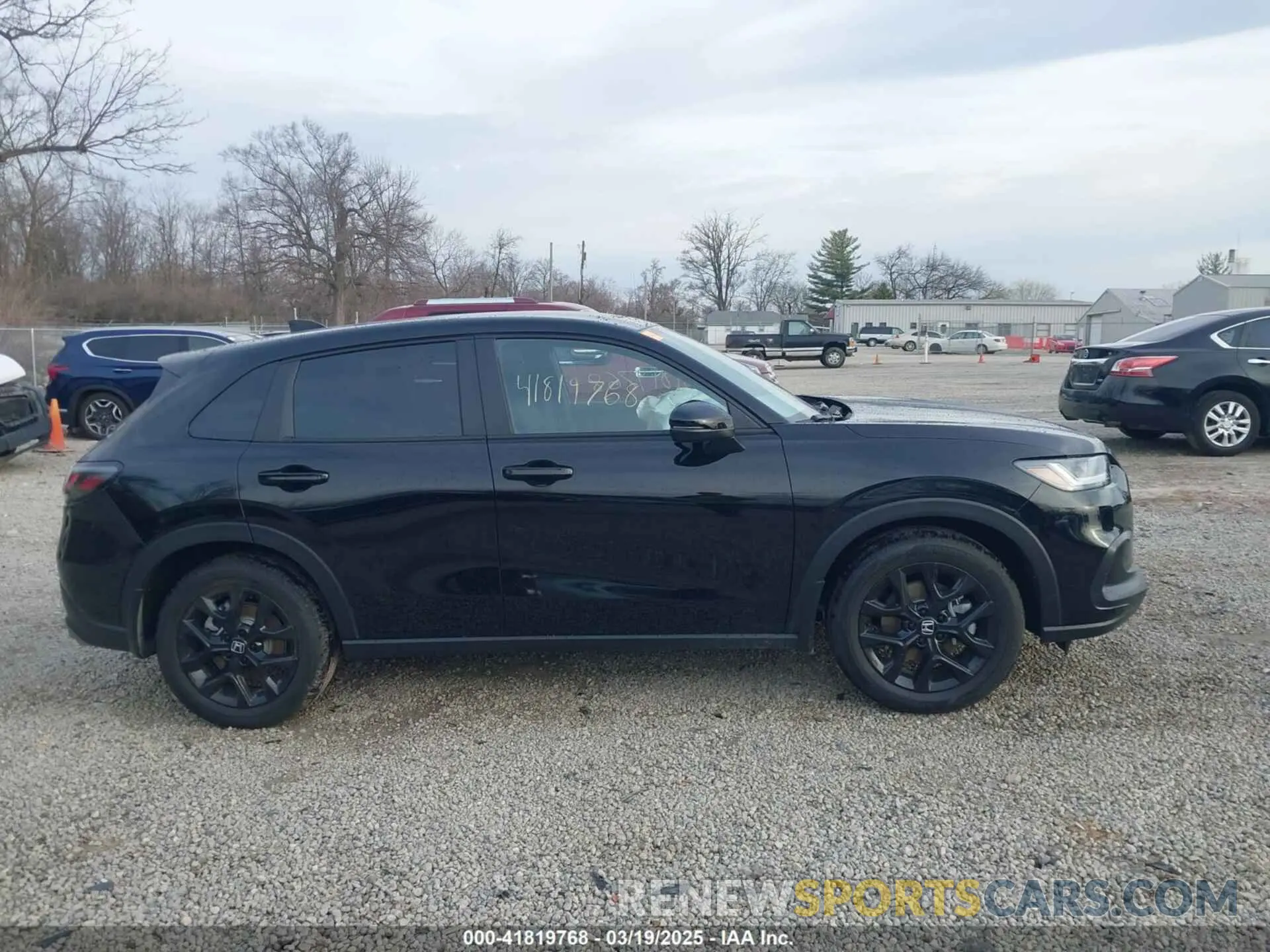 14 Photograph of a damaged car 3CZRZ2H53SM758272 HONDA HR-V 2025