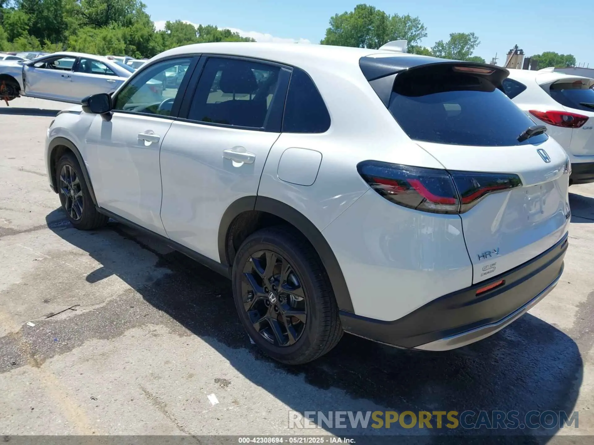 3 Photograph of a damaged car 3CZRZ2H55SM735947 HONDA HR-V 2025
