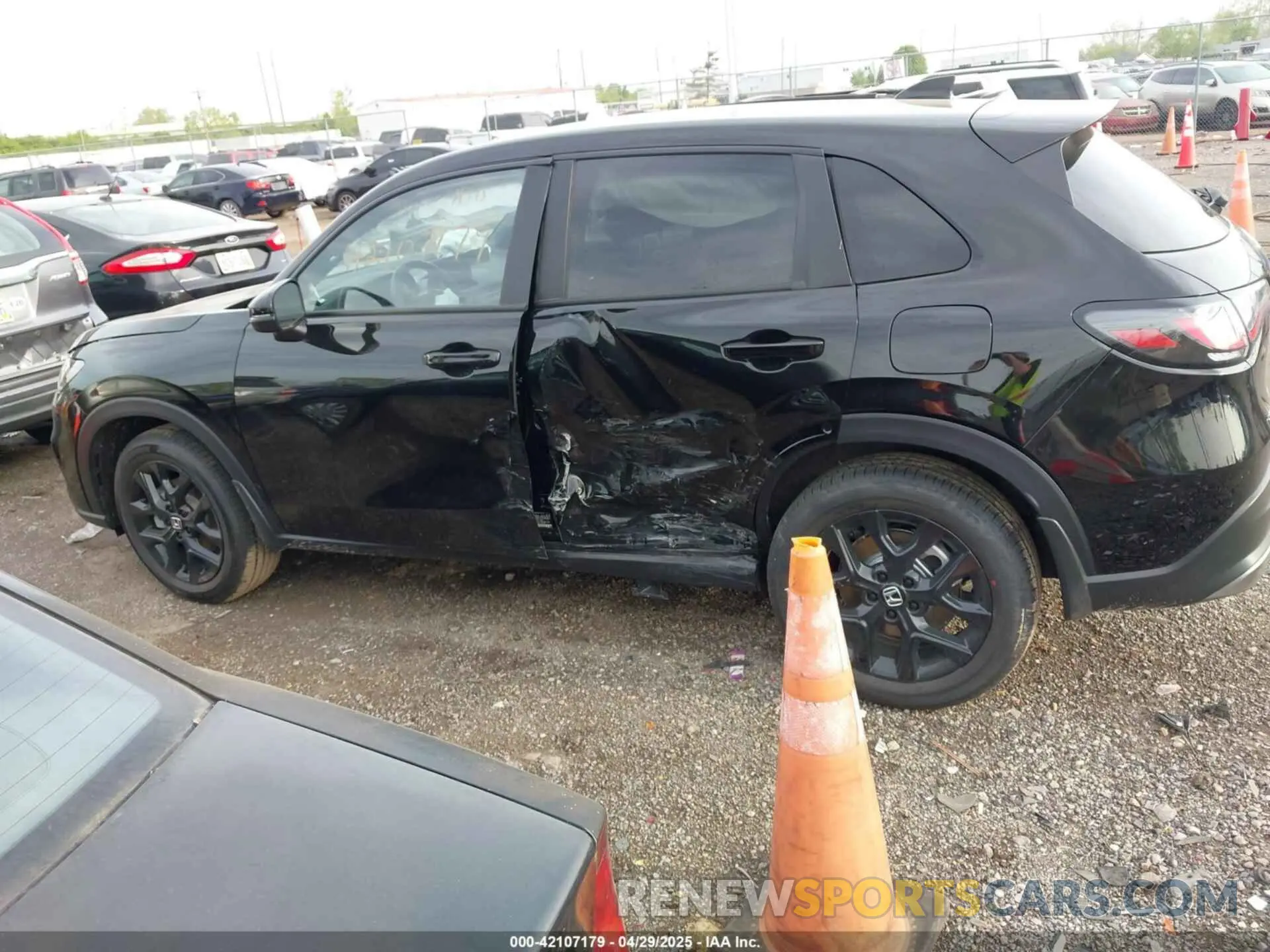 14 Photograph of a damaged car 3CZRZ2H55SM780385 HONDA HR-V 2025