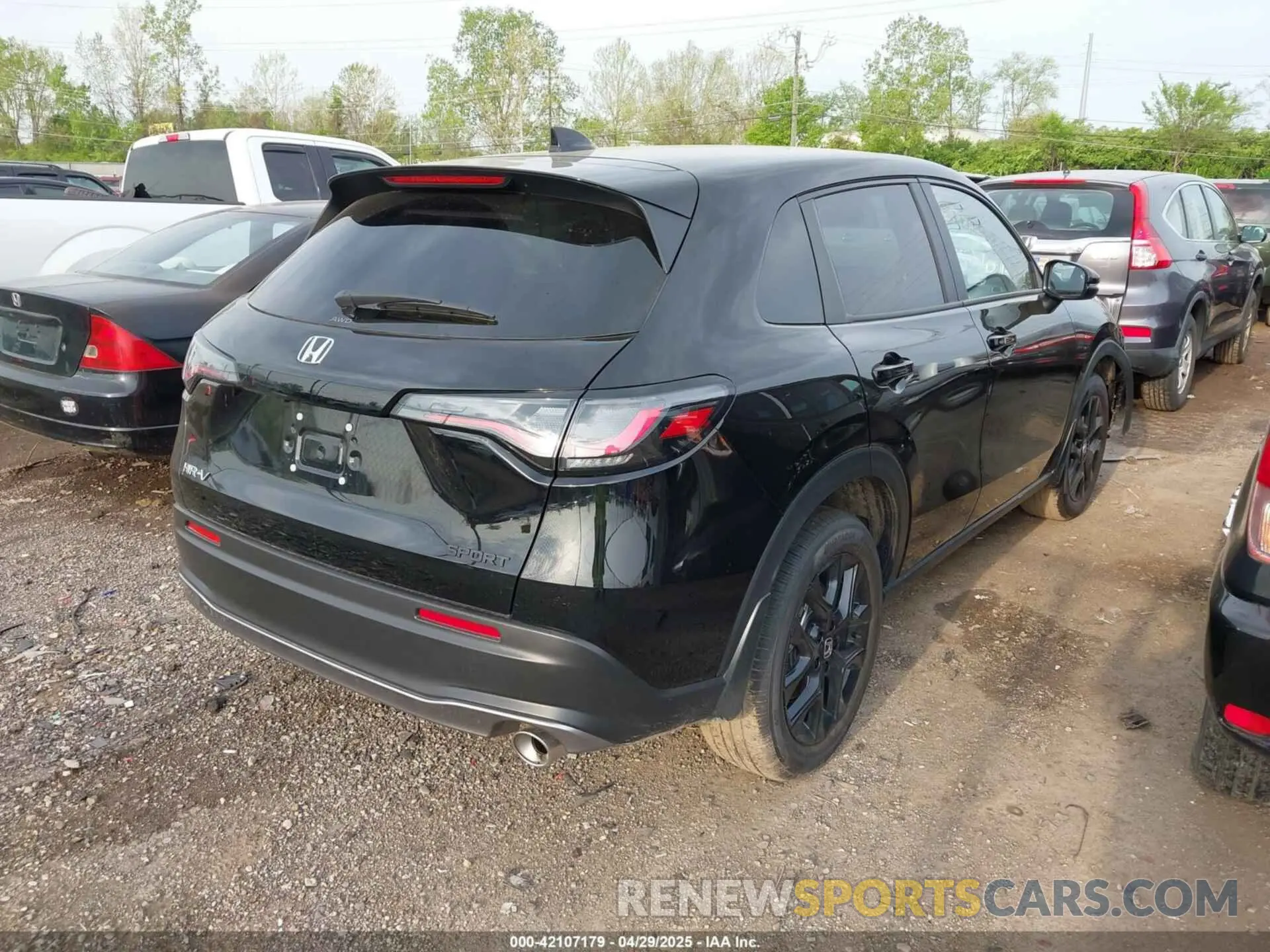 4 Photograph of a damaged car 3CZRZ2H55SM780385 HONDA HR-V 2025