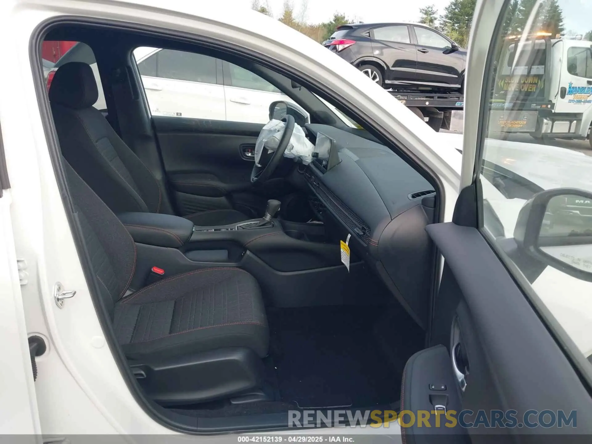 5 Photograph of a damaged car 3CZRZ2H58SM782079 HONDA HR-V 2025