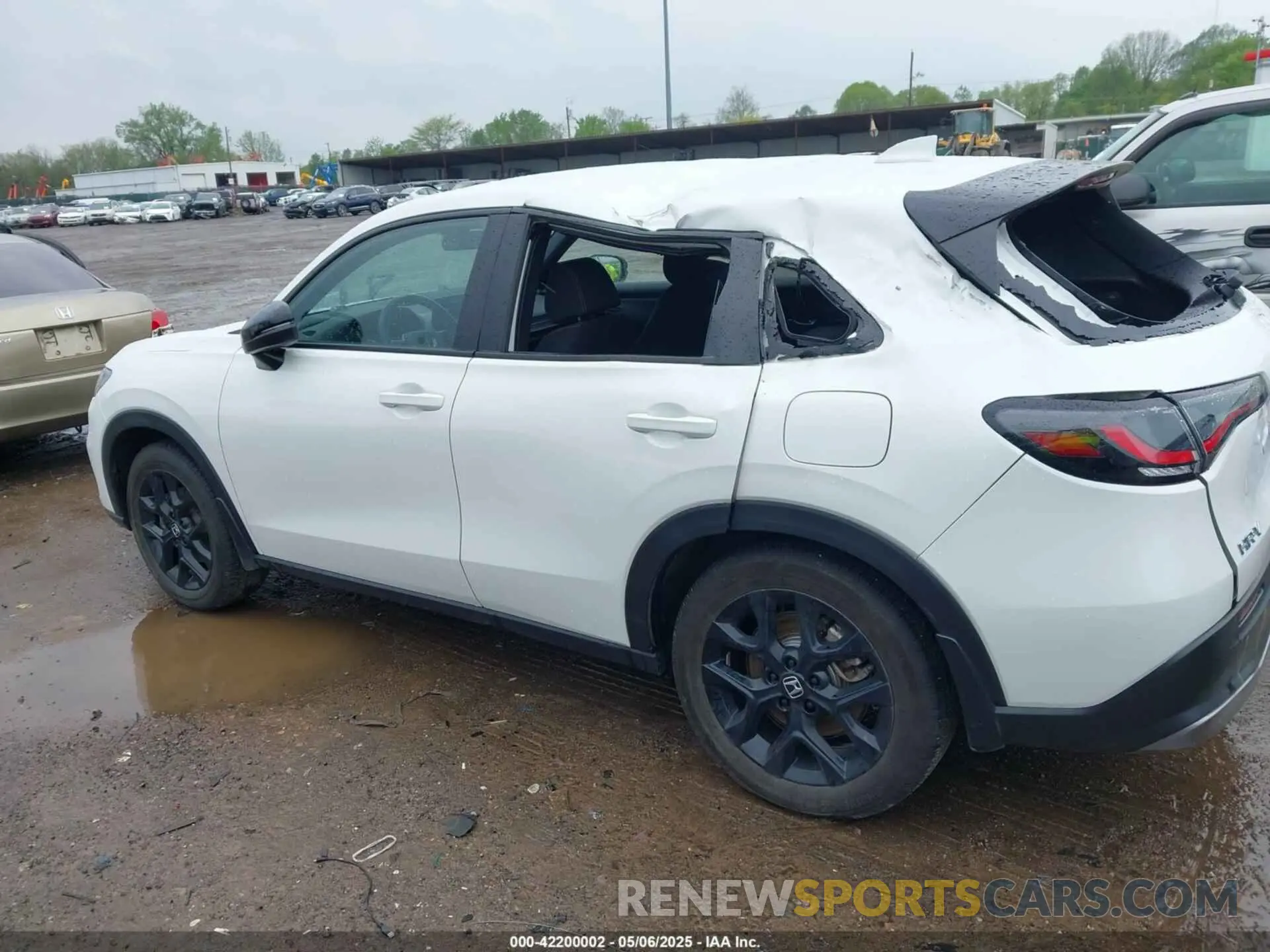 14 Photograph of a damaged car 3CZRZ2H5XSM700983 HONDA HR-V 2025