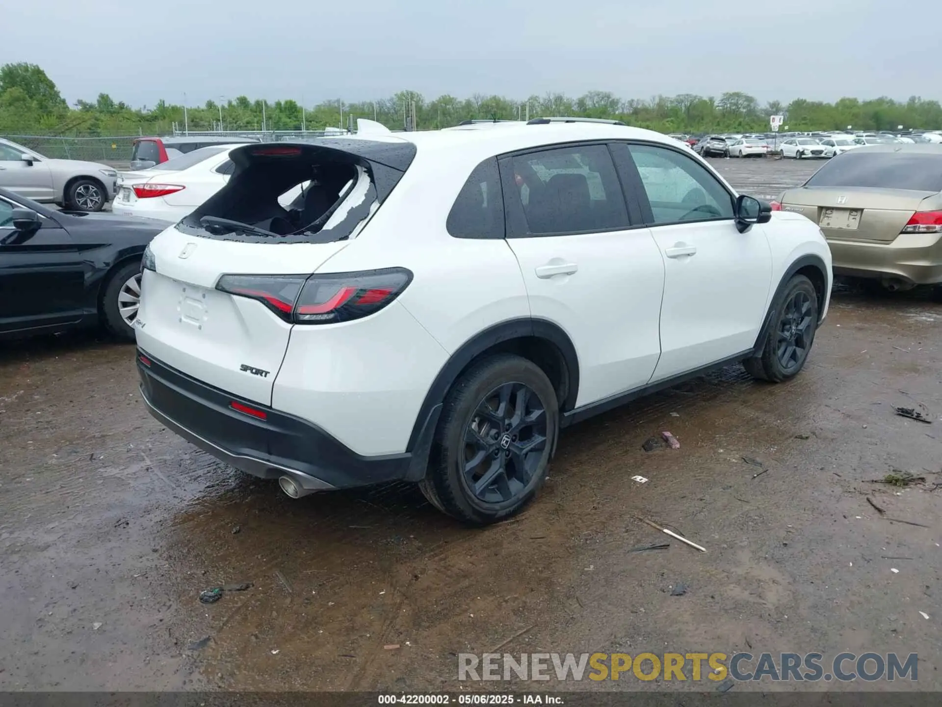 4 Photograph of a damaged car 3CZRZ2H5XSM700983 HONDA HR-V 2025