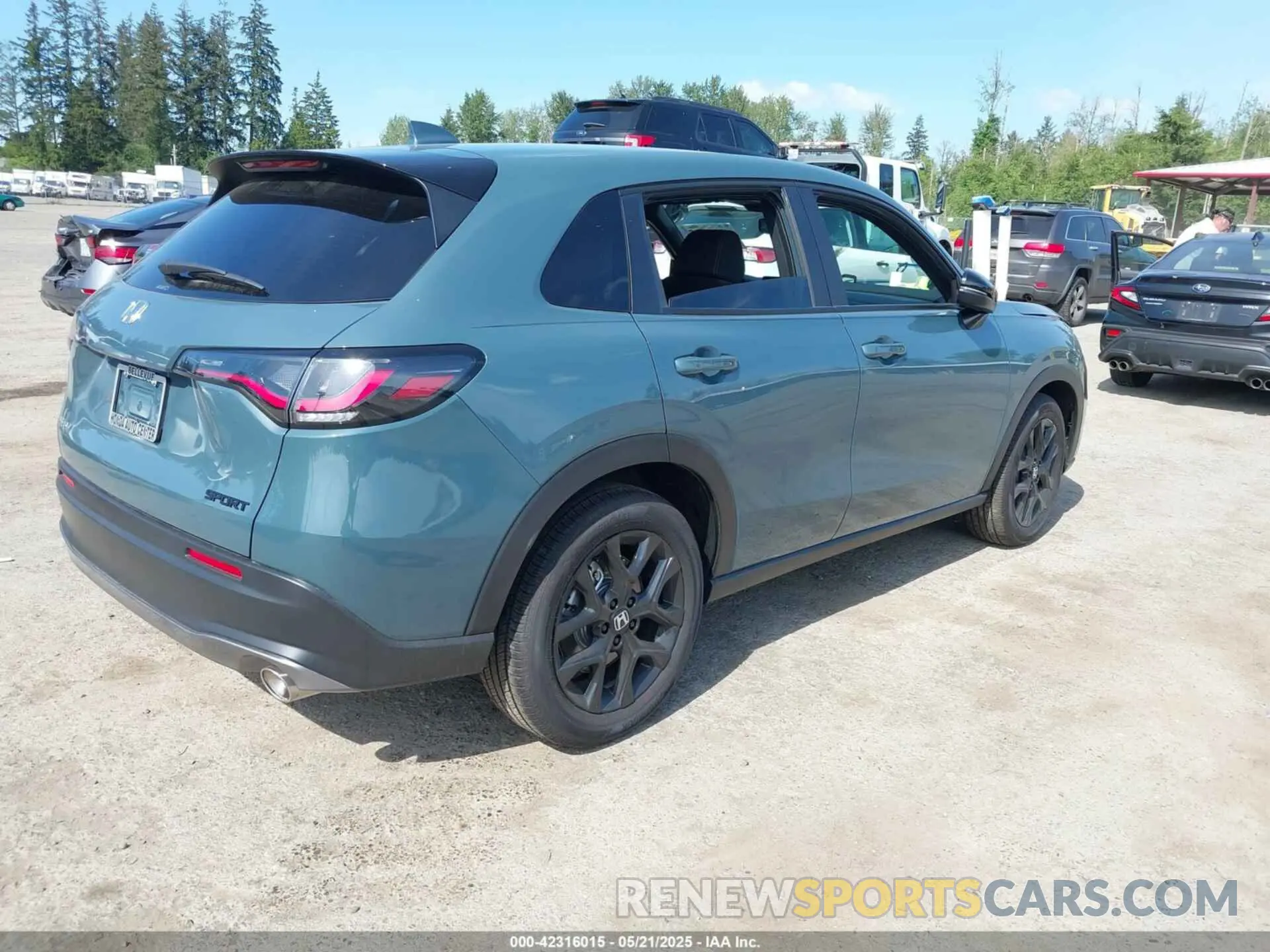 4 Photograph of a damaged car 3CZRZ2H5XSM742232 HONDA HR-V 2025