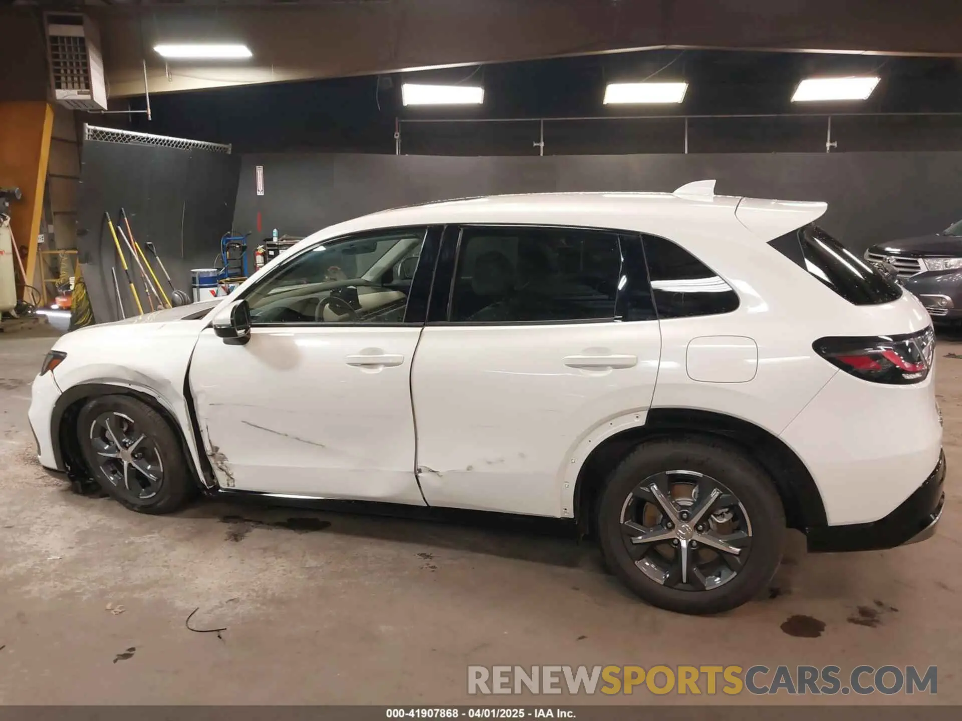 14 Photograph of a damaged car 3CZRZ2H71SM772799 HONDA HR-V 2025