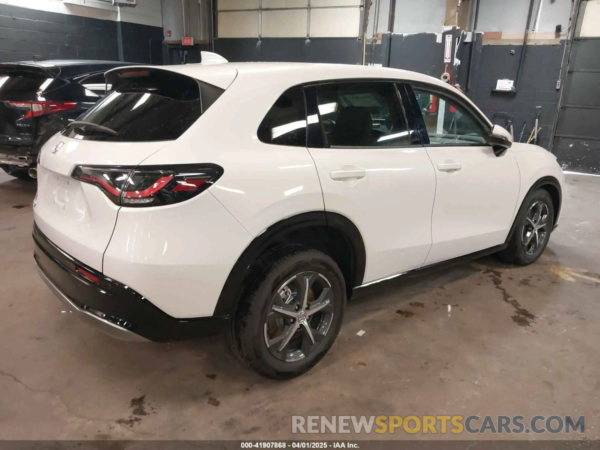 4 Photograph of a damaged car 3CZRZ2H71SM772799 HONDA HR-V 2025