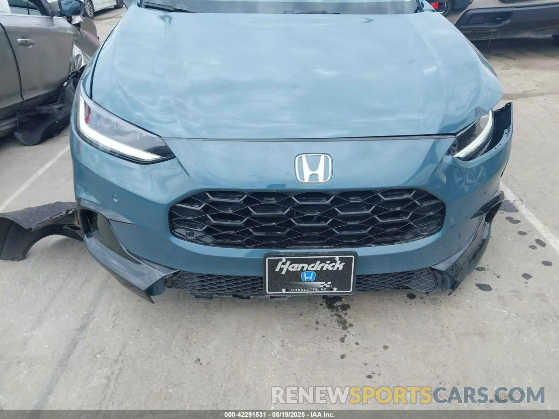 18 Photograph of a damaged car 3CZRZ2H72SM744719 HONDA HR-V 2025