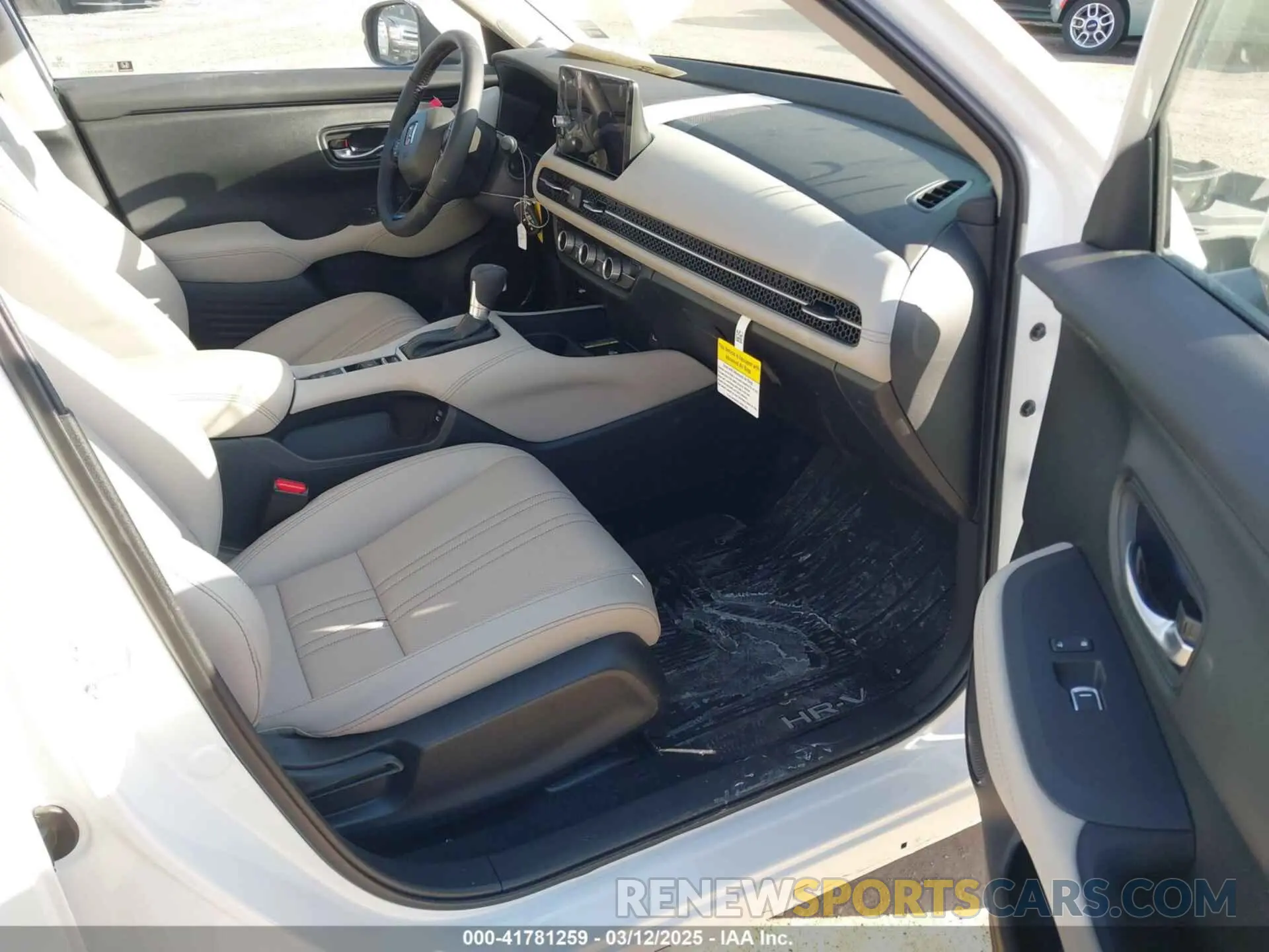 5 Photograph of a damaged car 3CZRZ2H77SM744487 HONDA HR-V 2025