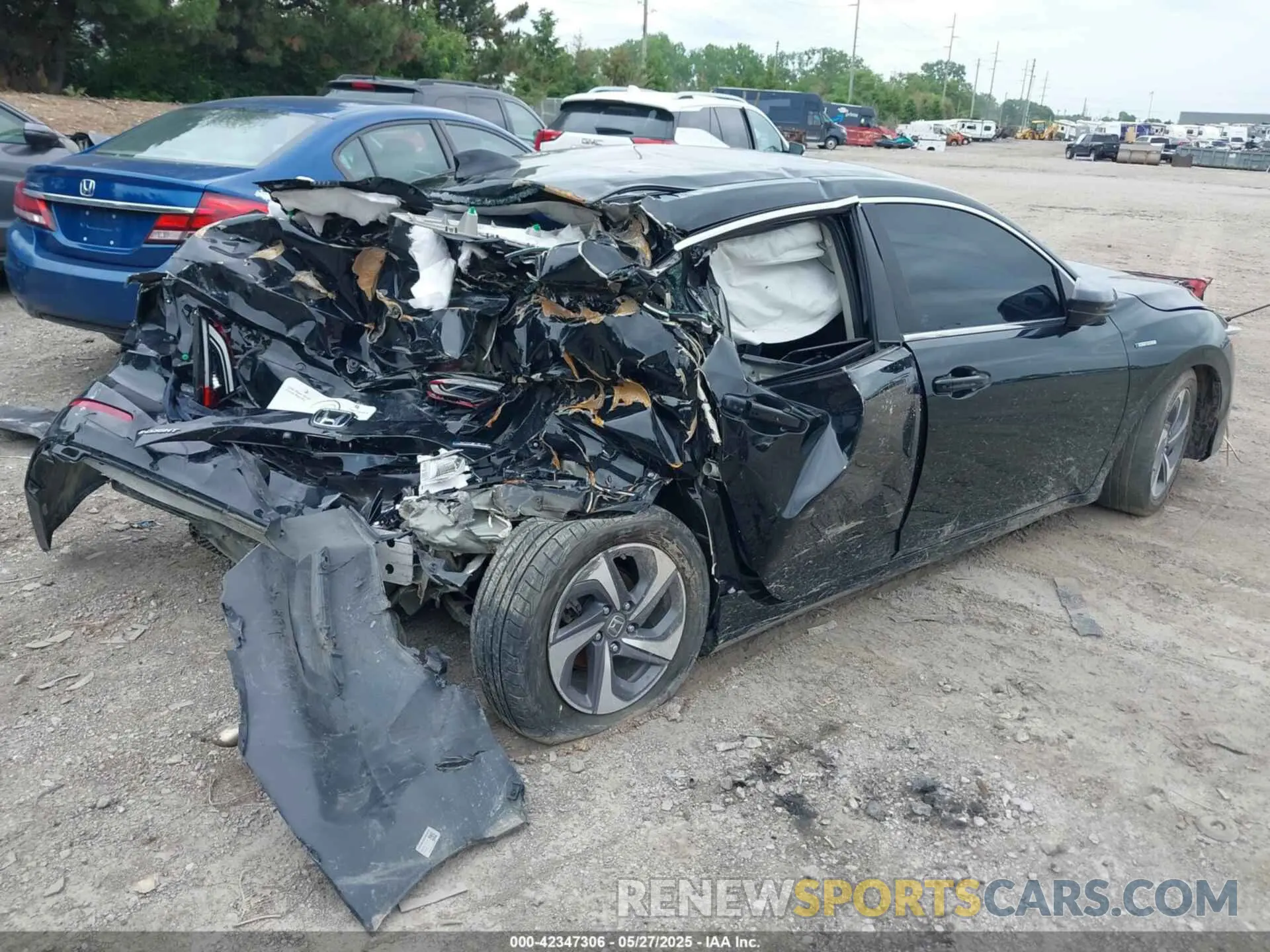 4 Photograph of a damaged car 19XZE4F10KE003376 HONDA INSIGHT 2019